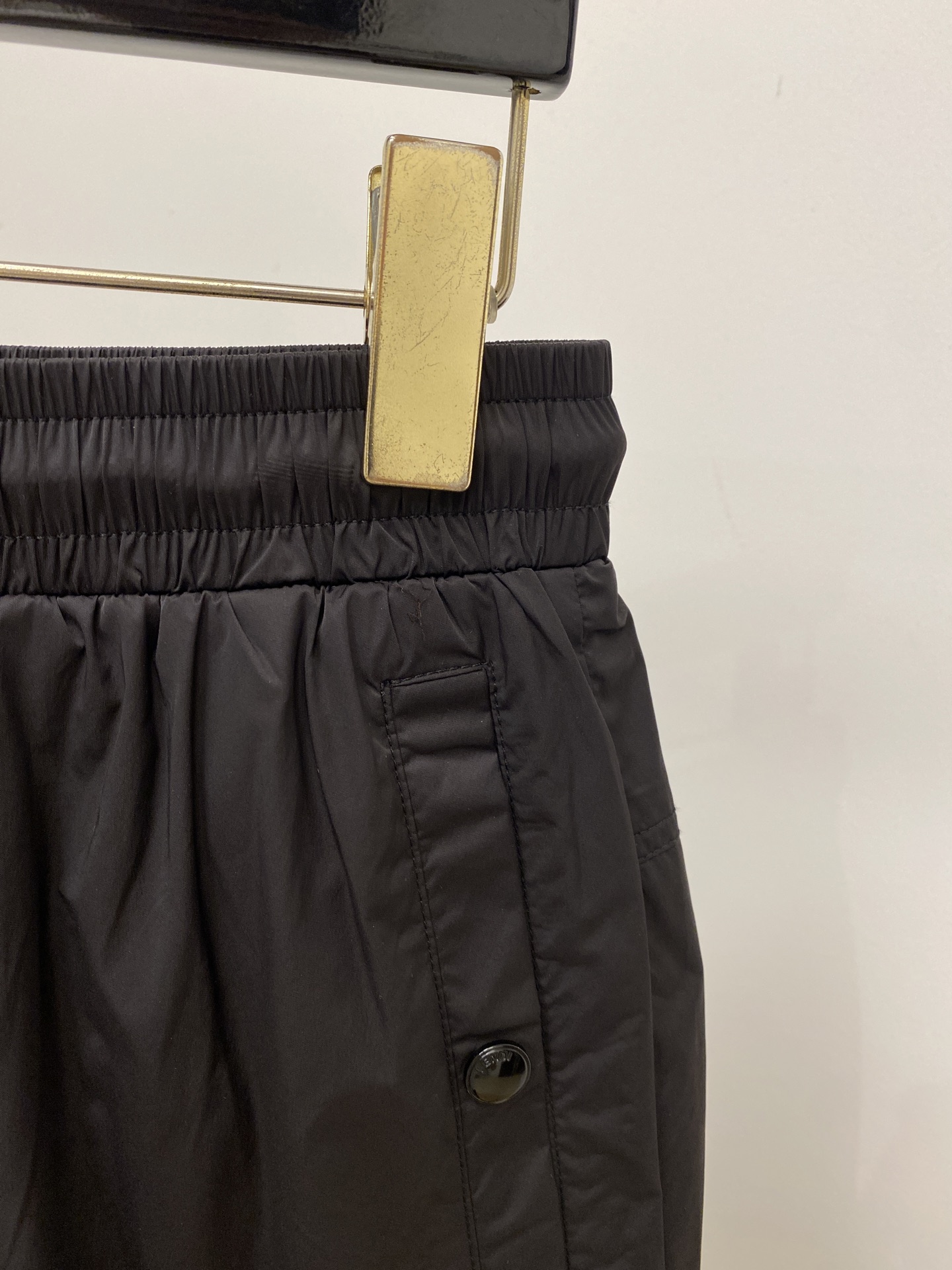 芬迪、2026爆款休闲短裤 高弹显瘦必爆简约百搭爆款，做工精细，每一针都看得到用心，超多明星网红最爱 拉