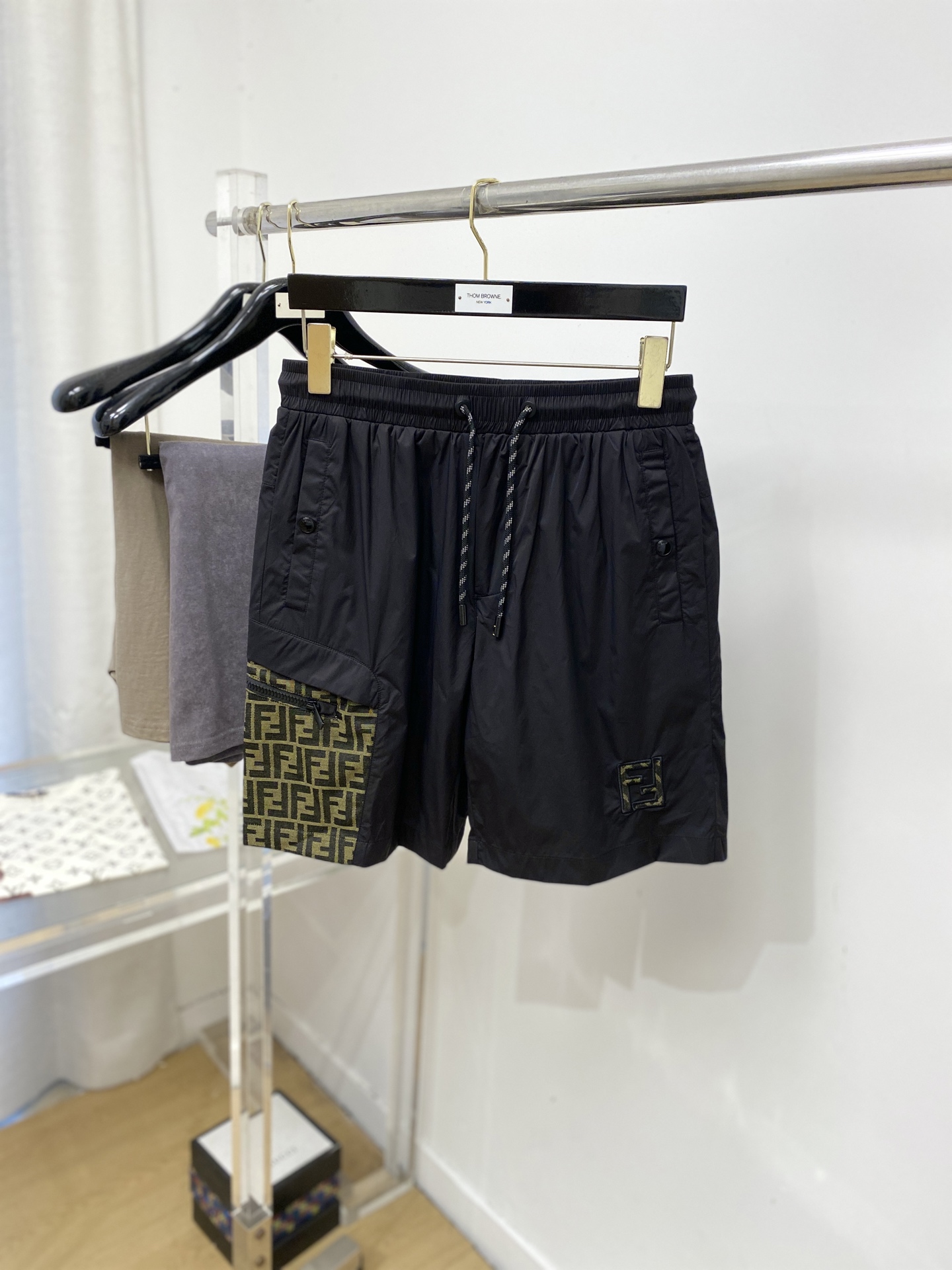 芬迪、2026爆款休闲短裤 高弹显瘦必爆简约百搭爆款，做工精细，每一针都看得到用心，超多明星网红最爱 拉