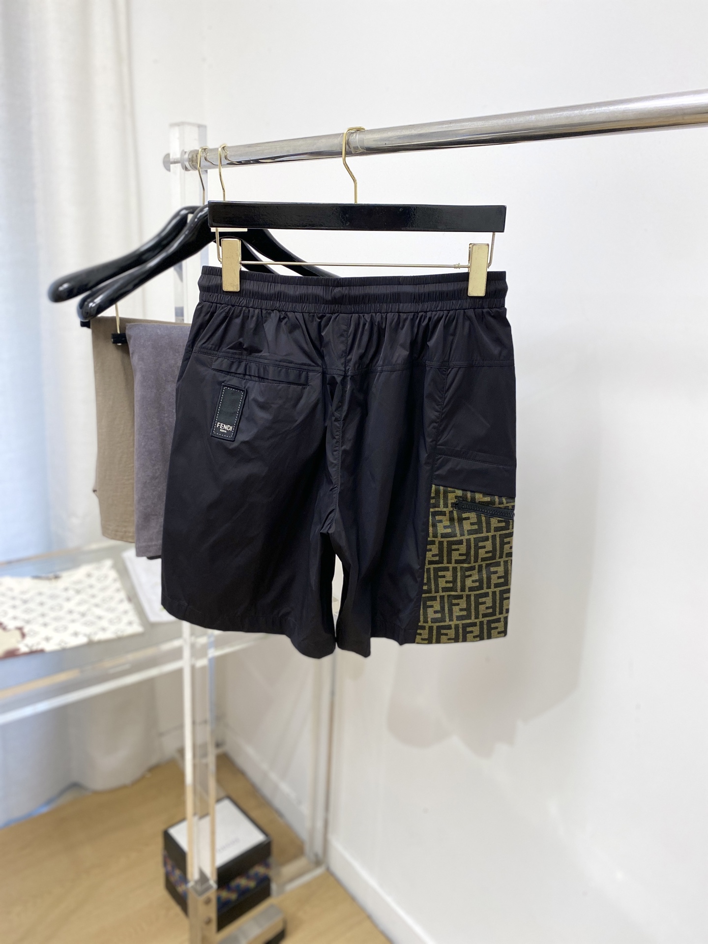 芬迪、2026爆款休闲短裤 高弹显瘦必爆简约百搭爆款，做工精细，每一针都看得到用心，超多明星网红最爱 拉