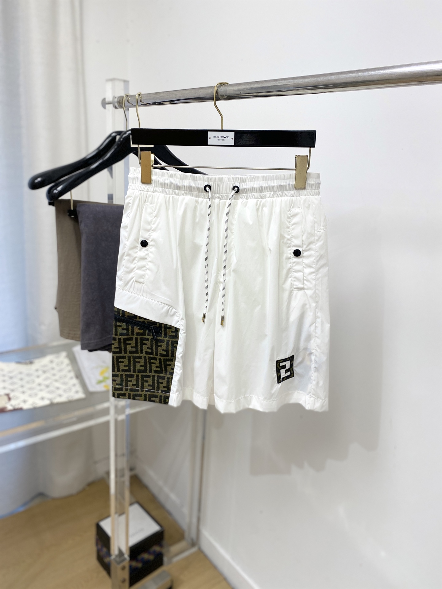 芬迪、2026爆款休闲短裤 高弹显瘦必爆简约百搭爆款，做工精细，每一针都看得到用心，超多明星网红最爱 拉