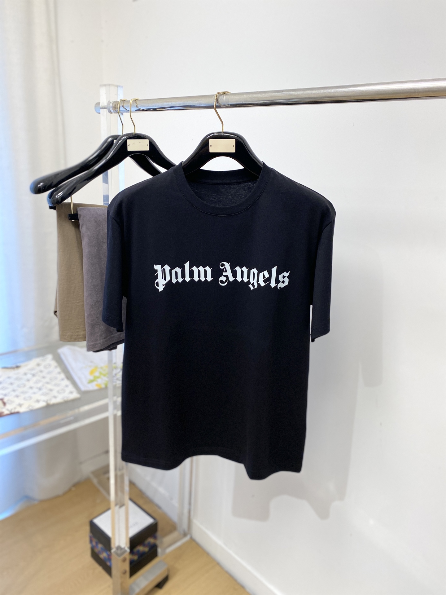 棕榈天使、2026新品短袖T恤，帅气时尚，简约百搭款。胸前顶级印花字母logo，面料棉 不仅挺括，保持潮