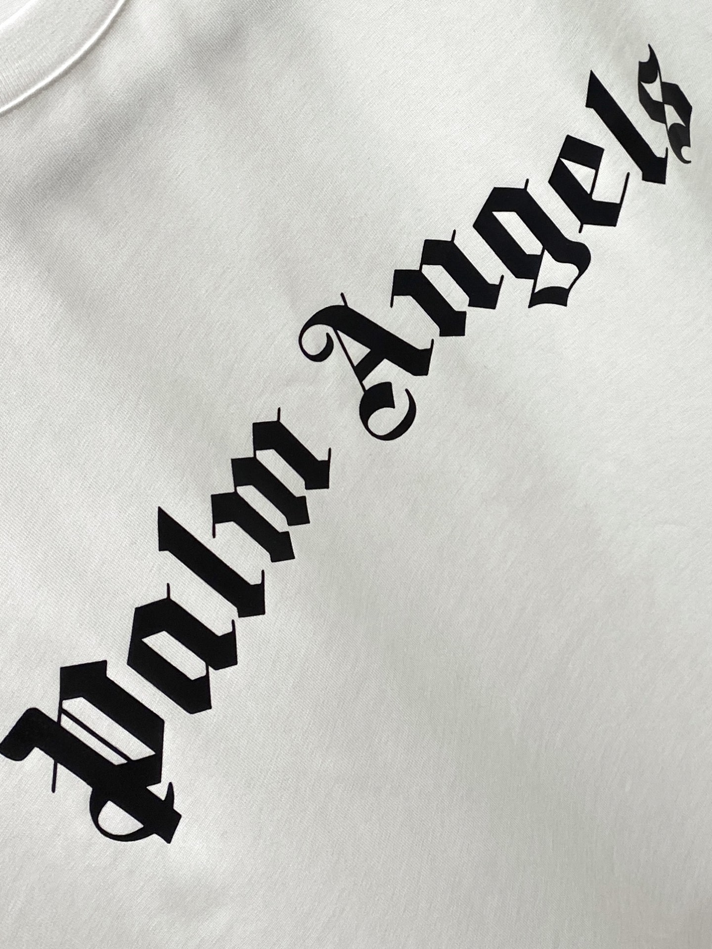 棕榈天使、2026新品短袖T恤，帅气时尚，简约百搭款。胸前顶级印花字母logo，面料棉 不仅挺括，保持潮