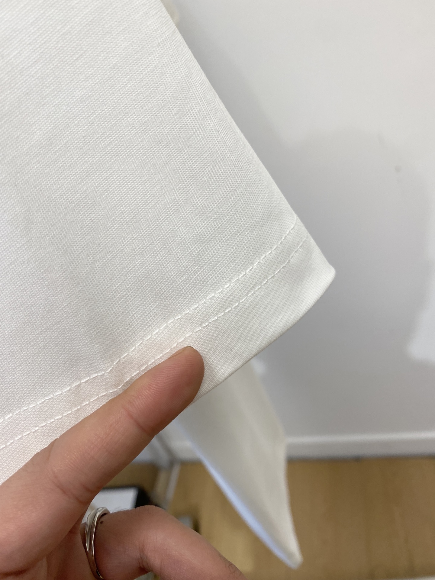 JIL SANDER 时尚潮牌、2026新品短袖T恤，帅气时尚，简约百搭款。胸前顶级印胶字母logo，面