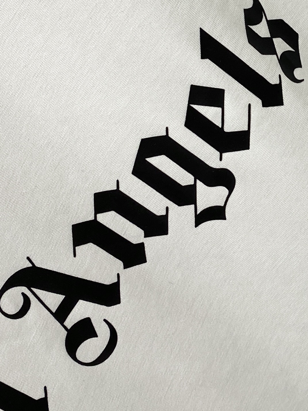 棕榈天使、2026新品短袖T恤，帅气时尚，简约百搭款。胸前顶级印花字母logo，面料棉 不仅挺括，保持潮