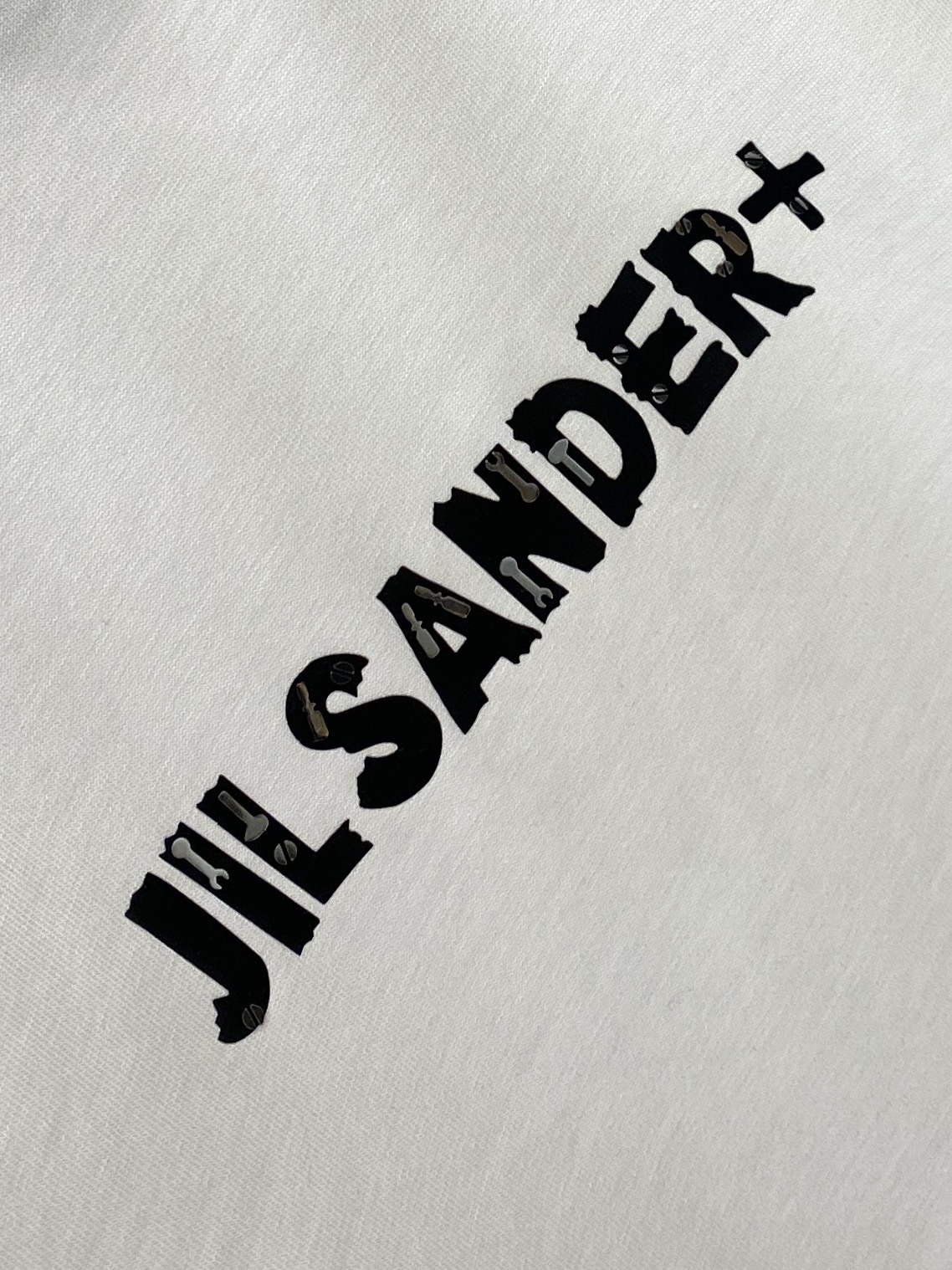 JIL SANDER 时尚潮牌、2026新品短袖T恤，帅气时尚，简约百搭款。胸前顶级印胶字母logo，面