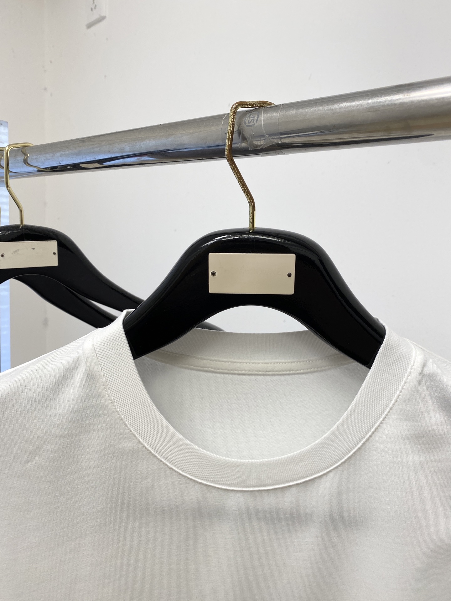 JIL SANDER 时尚潮牌、2026新品短袖T恤，帅气时尚，简约百搭款。胸前顶级印胶字母logo，面