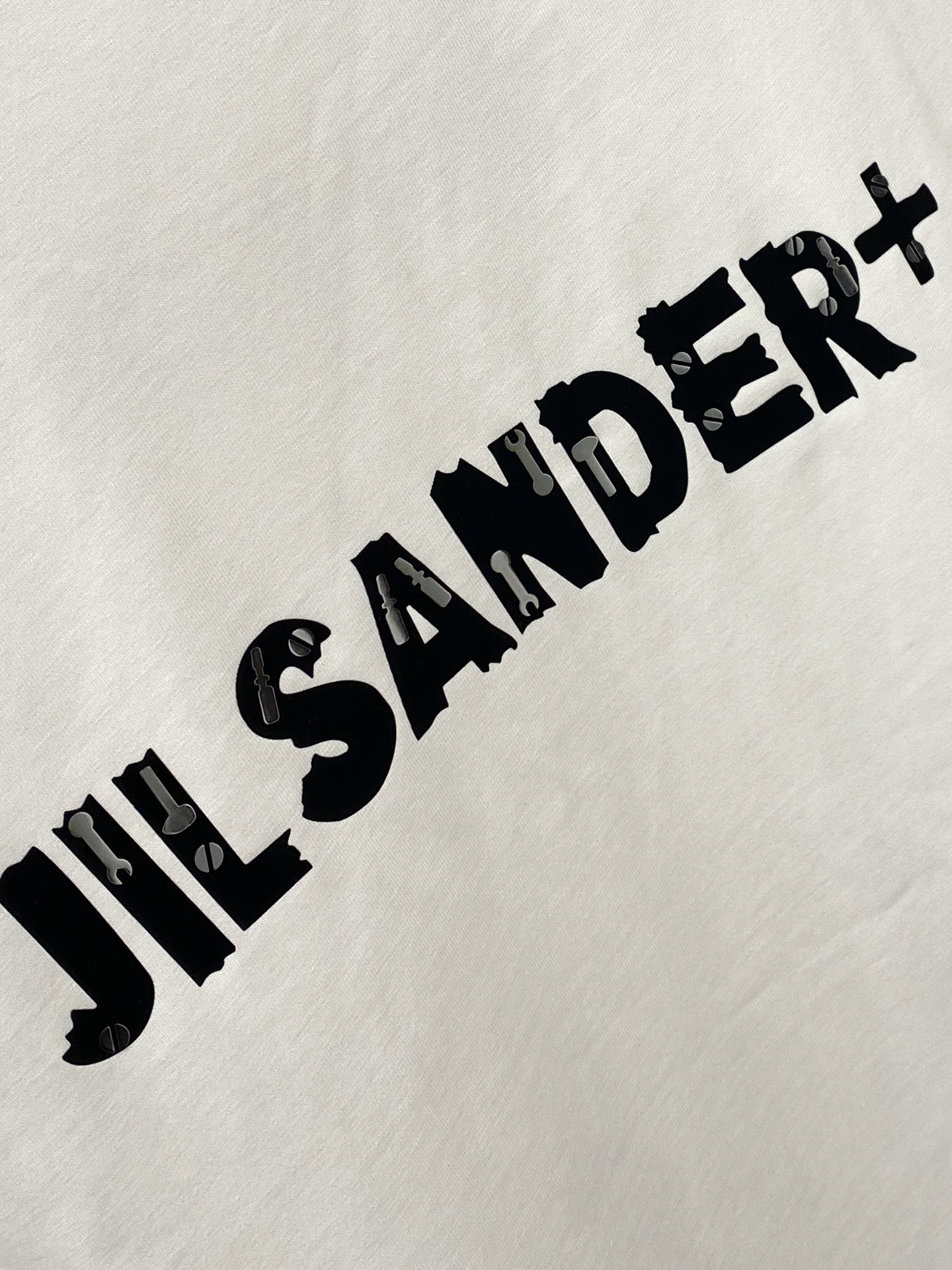 JIL SANDER 时尚潮牌、2026新品短袖T恤，帅气时尚，简约百搭款。胸前顶级印胶字母logo，面