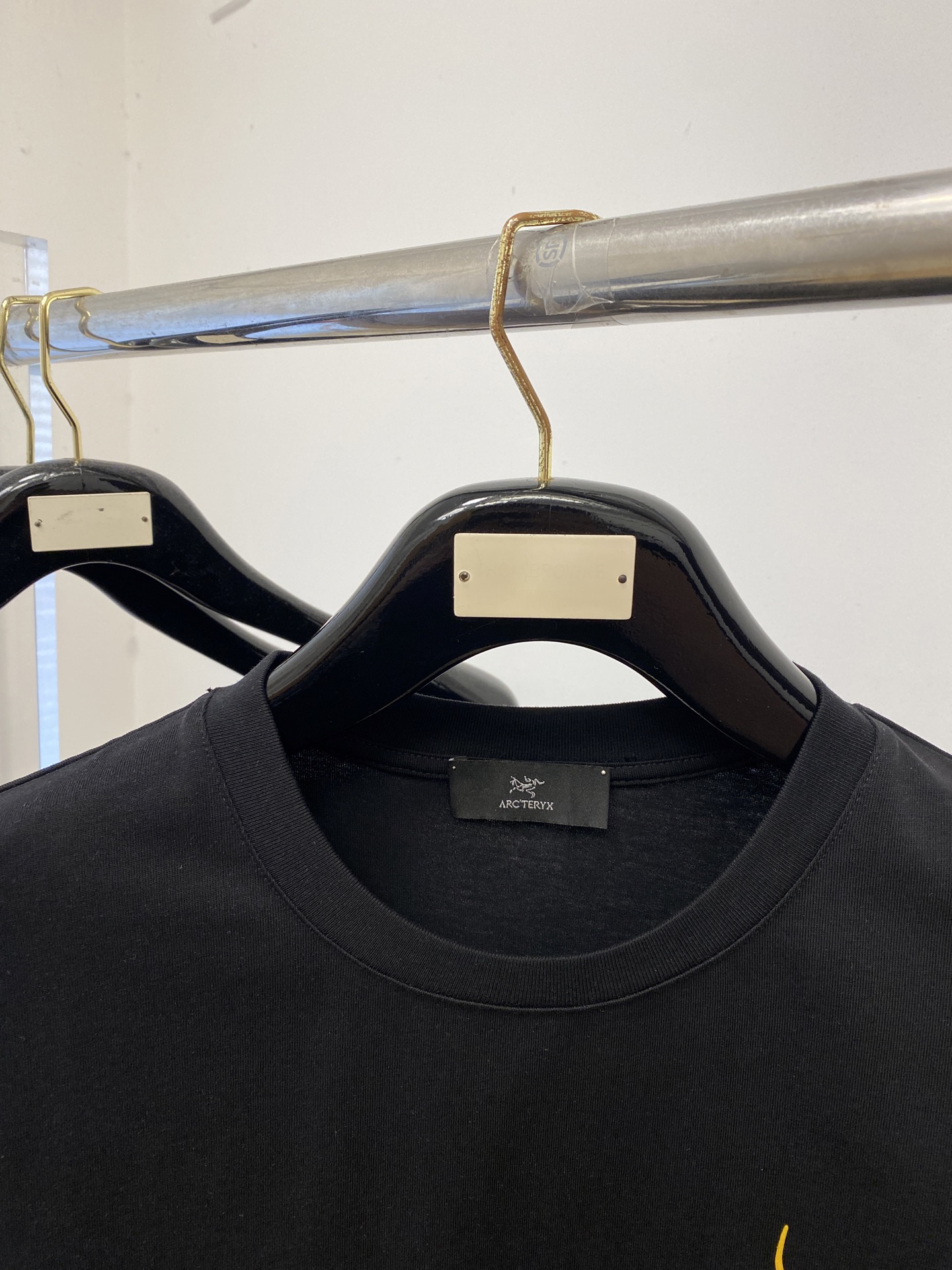 始祖鸟、2026新品短袖T恤，帅气时尚，简约百搭款。胸前顶级印胶图案logo，面料棉 不仅挺括，保持潮流