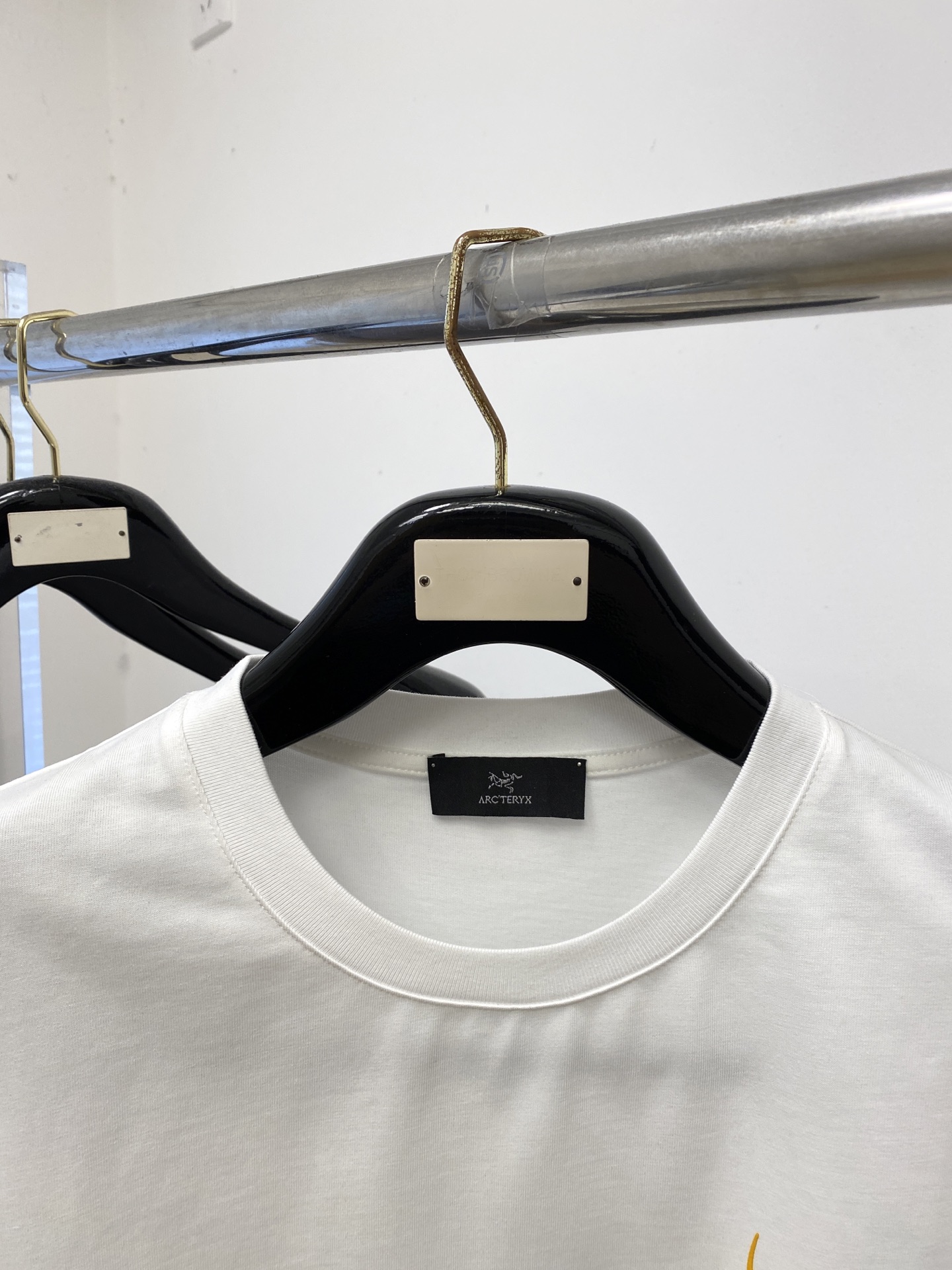 始祖鸟、2026新品短袖T恤，帅气时尚，简约百搭款。胸前顶级印胶图案logo，面料棉 不仅挺括，保持潮流