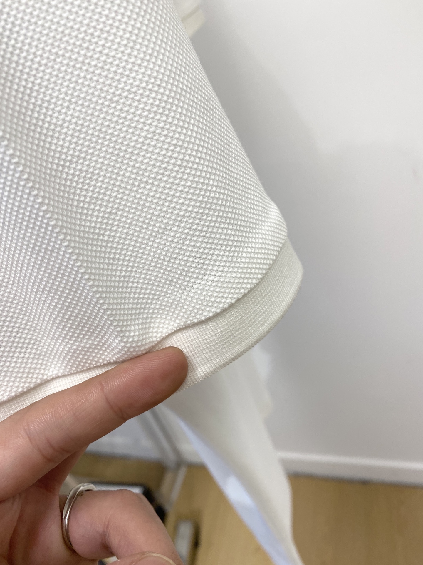 古奇、2026新品短袖T恤，帅气时尚，简约百搭款。胸前精致刺绣字母logo，面料棉 不仅挺括，保持潮流的