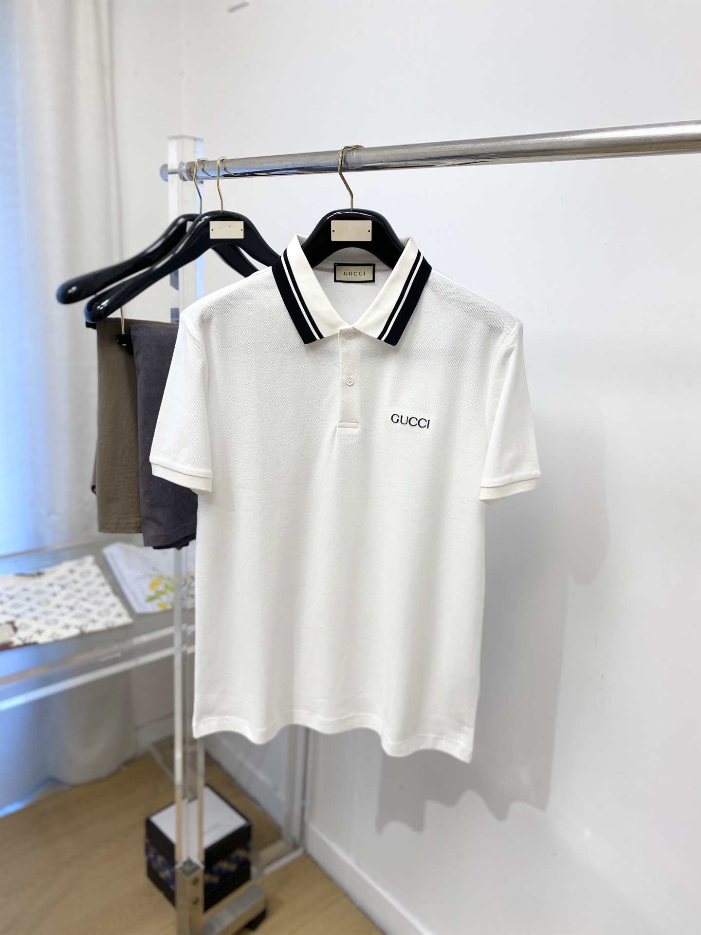 古奇、2026新品短袖T恤，帅气时尚，简约百搭款。胸前精致刺绣字母logo，面料棉 不仅挺括，保持潮流的