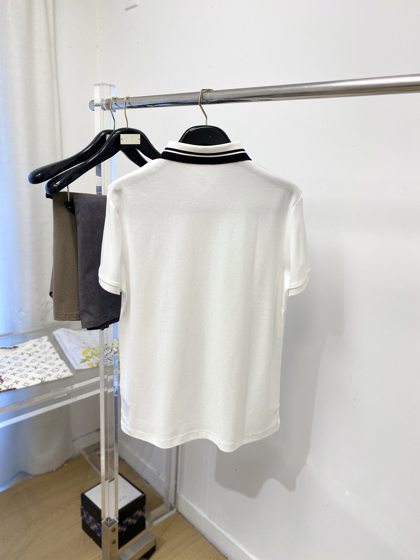 古奇、2026新品短袖T恤，帅气时尚，简约百搭款。胸前精致刺绣字母logo，面料棉 不仅挺括，保持潮流的