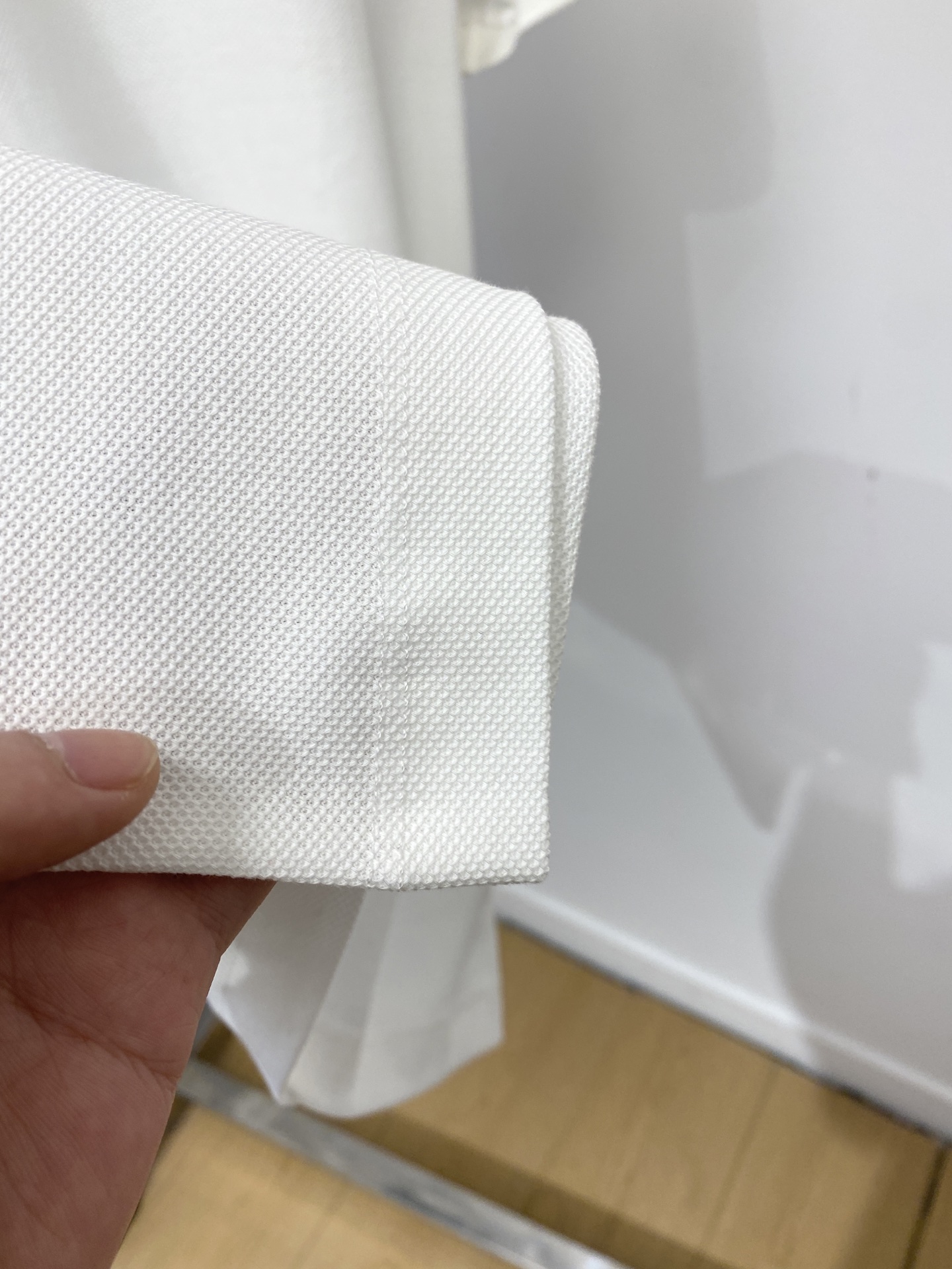 古奇、2026新品短袖T恤，帅气时尚，简约百搭款。胸前精致刺绣字母logo，面料棉 不仅挺括，保持潮流的