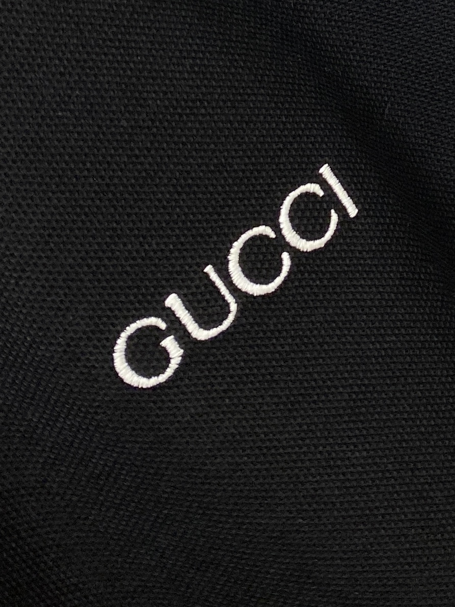 古奇、2026新品短袖T恤，帅气时尚，简约百搭款。胸前精致刺绣字母logo，面料棉 不仅挺括，保持潮流的