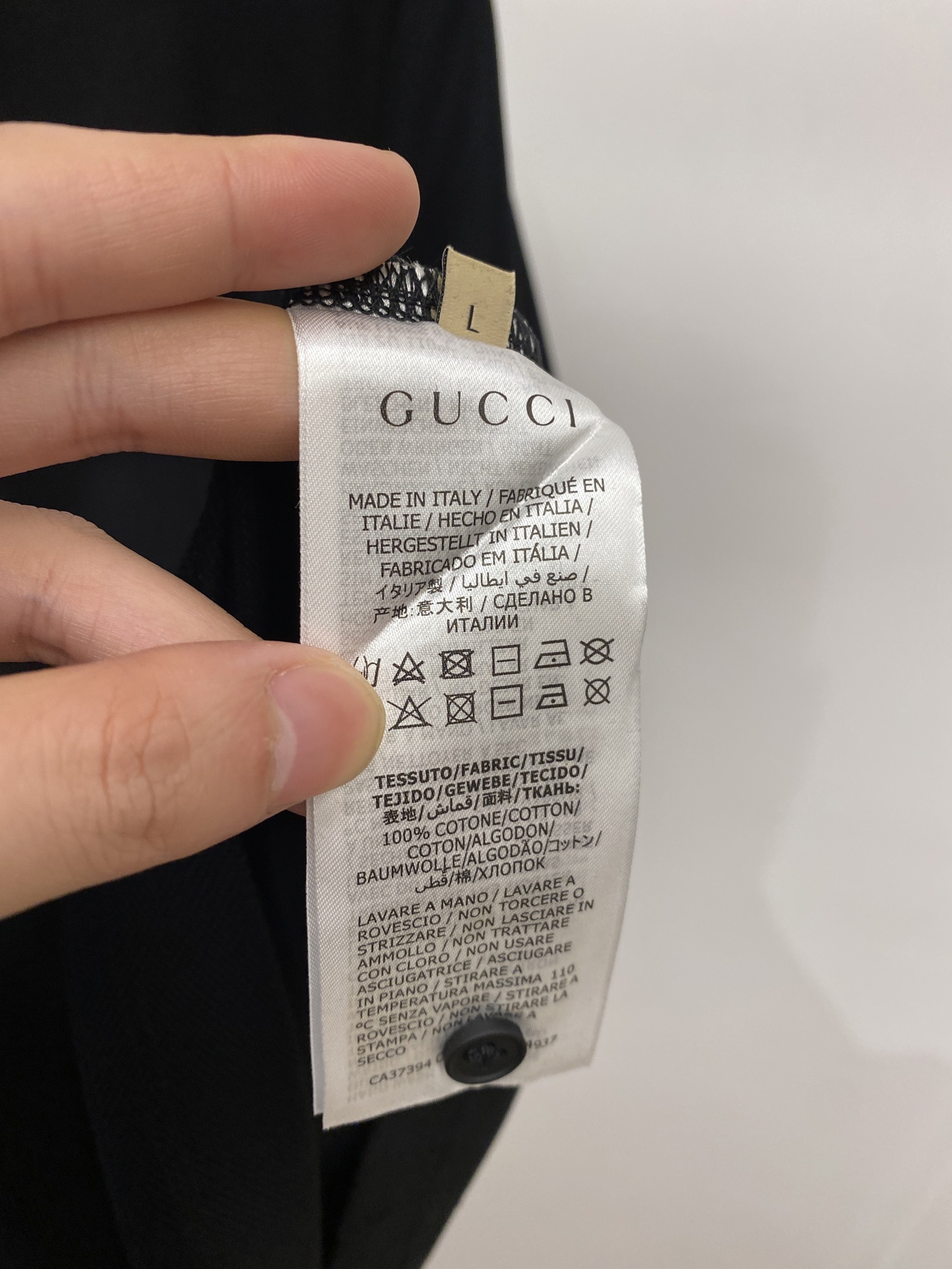 古奇、2026新品短袖T恤，帅气时尚，简约百搭款。胸前精致刺绣字母logo，面料棉 不仅挺括，保持潮流的