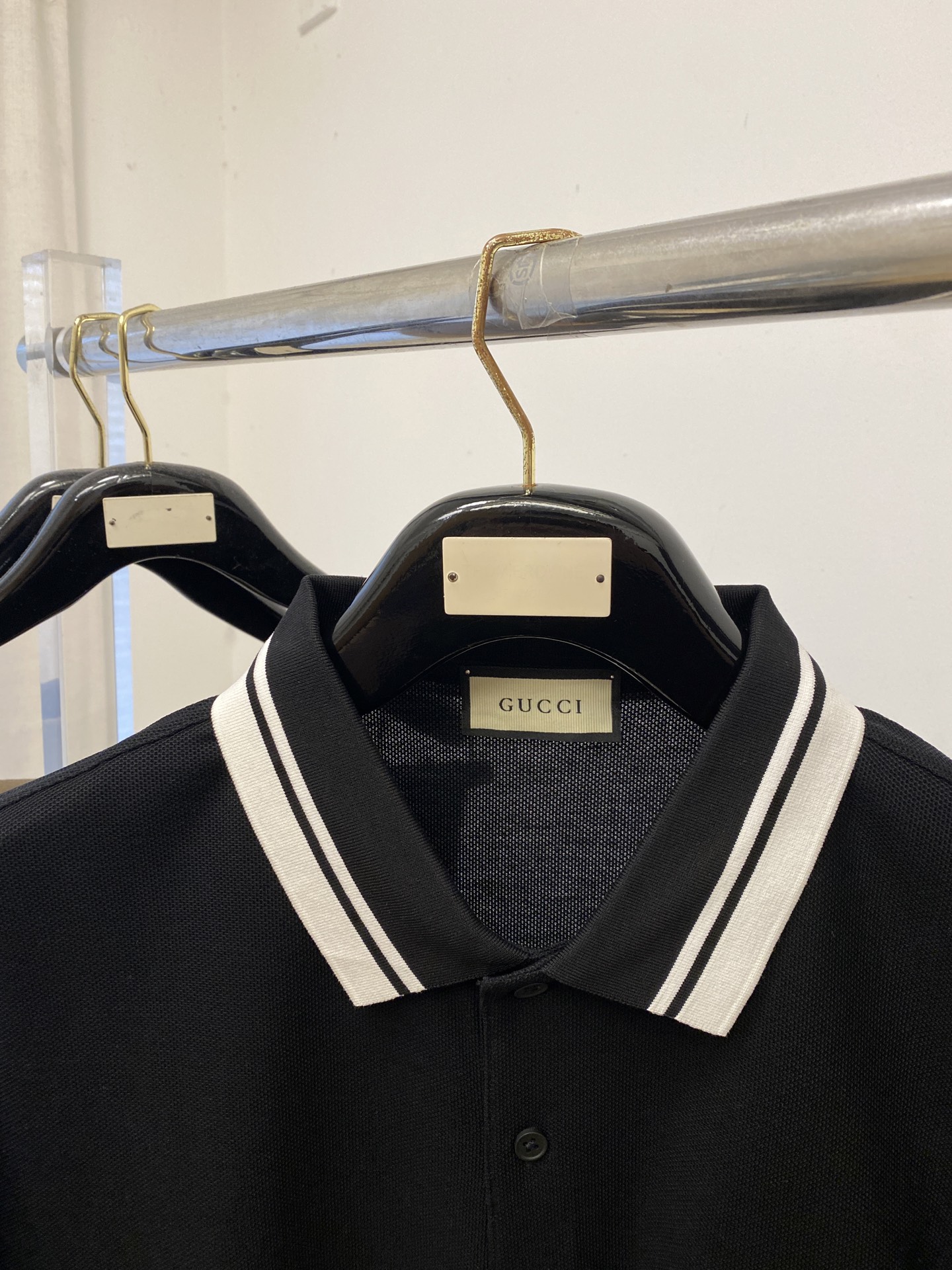 古奇、2026新品短袖T恤，帅气时尚，简约百搭款。胸前精致刺绣字母logo，面料棉 不仅挺括，保持潮流的