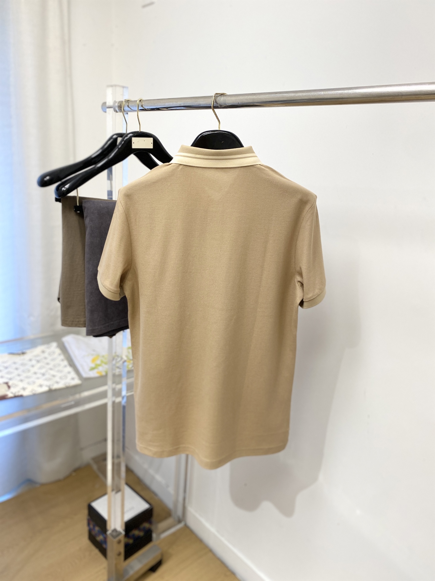 古奇、2026新品短袖T恤，帅气时尚，简约百搭款。胸前精致刺绣字母logo，面料棉 不仅挺括，保持潮流的