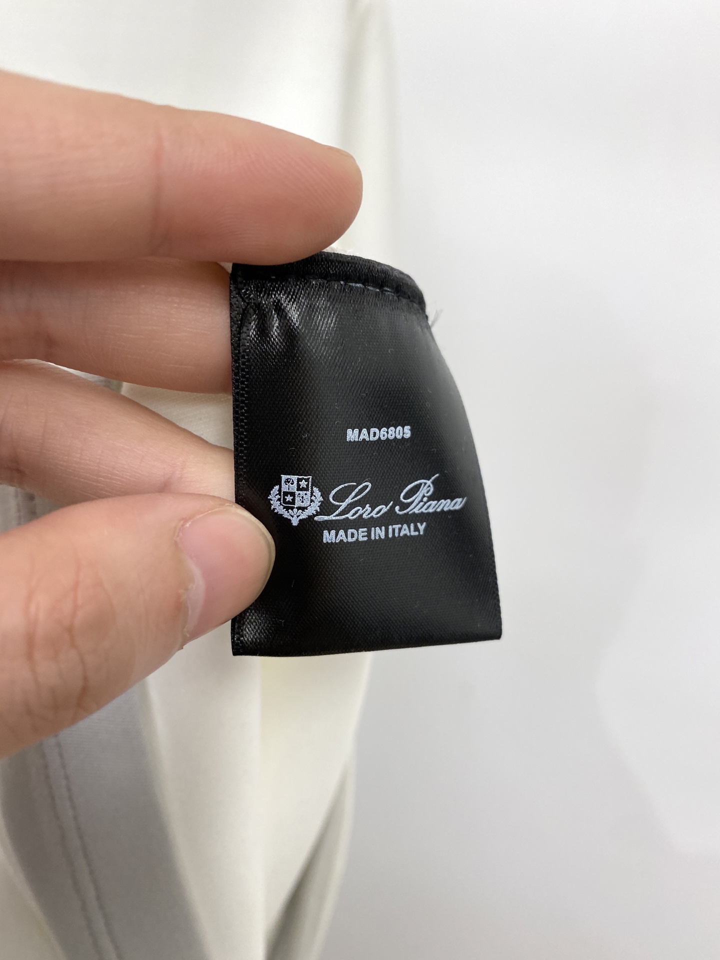 Loro Piana、2026新品短袖T恤，帅气时尚，简约百搭款。胸前精致刺绣字母Logo，面料棉 不仅