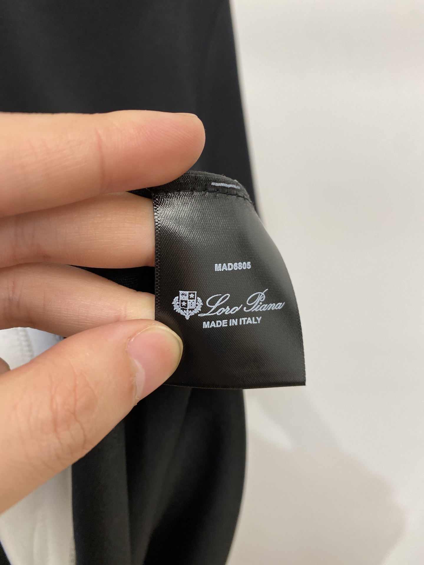 Loro Piana、2026新品短袖T恤，帅气时尚，简约百搭款。胸前精致刺绣字母Logo，面料棉 不仅