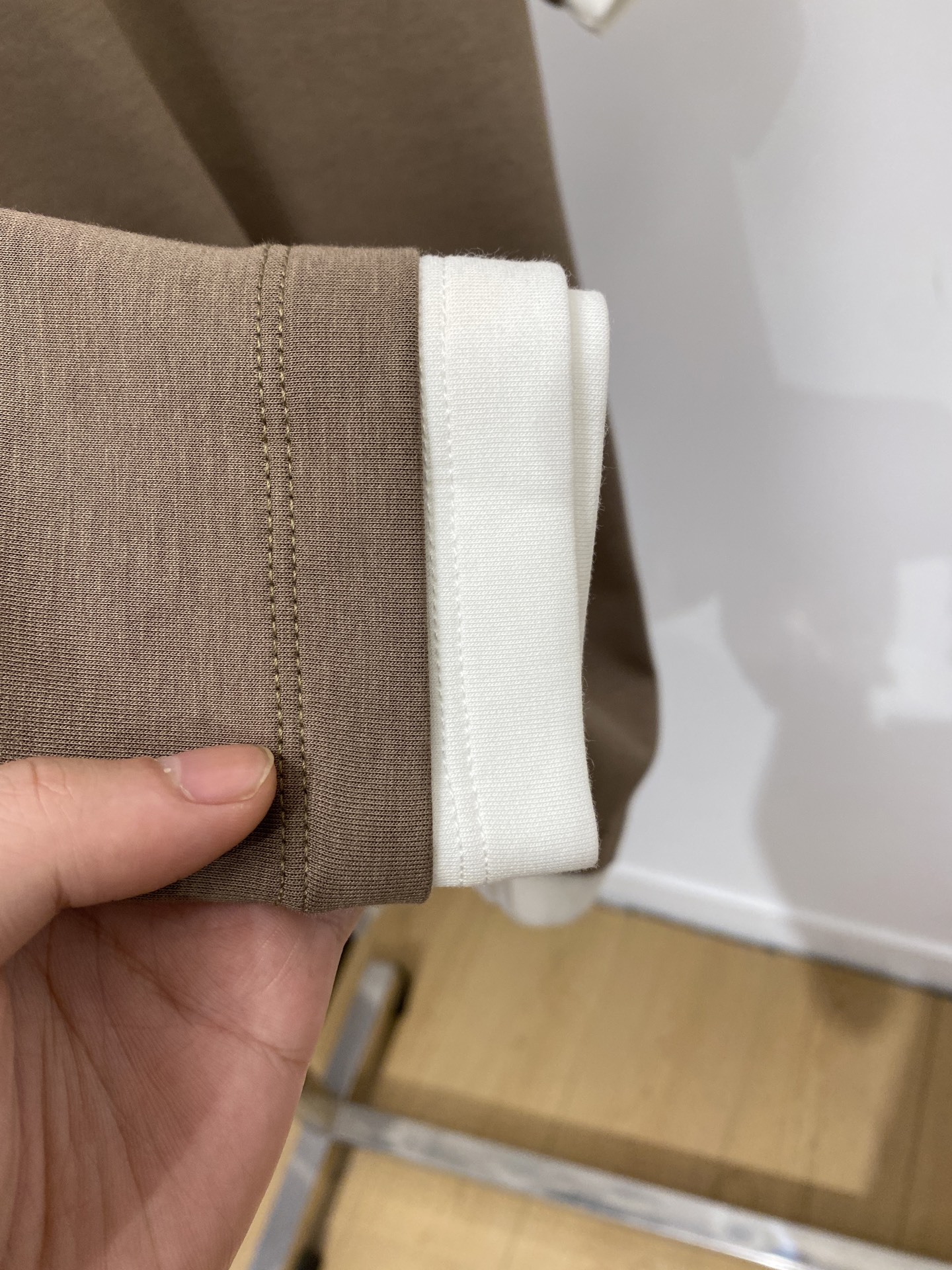 Loro Piana、2026新品短袖T恤，帅气时尚，简约百搭款。胸前精致刺绣字母Logo，面料棉 不仅