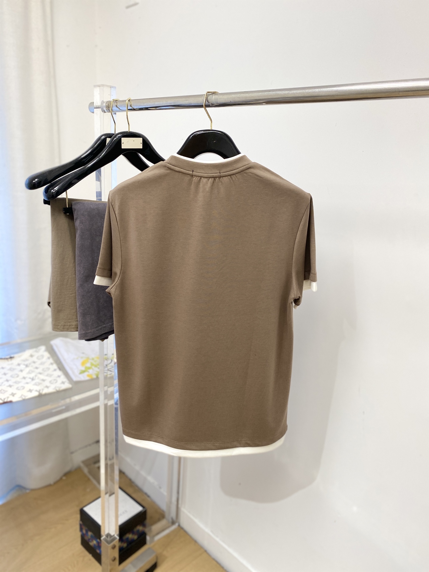 Loro Piana、2026新品短袖T恤，帅气时尚，简约百搭款。胸前精致刺绣字母Logo，面料棉 不仅