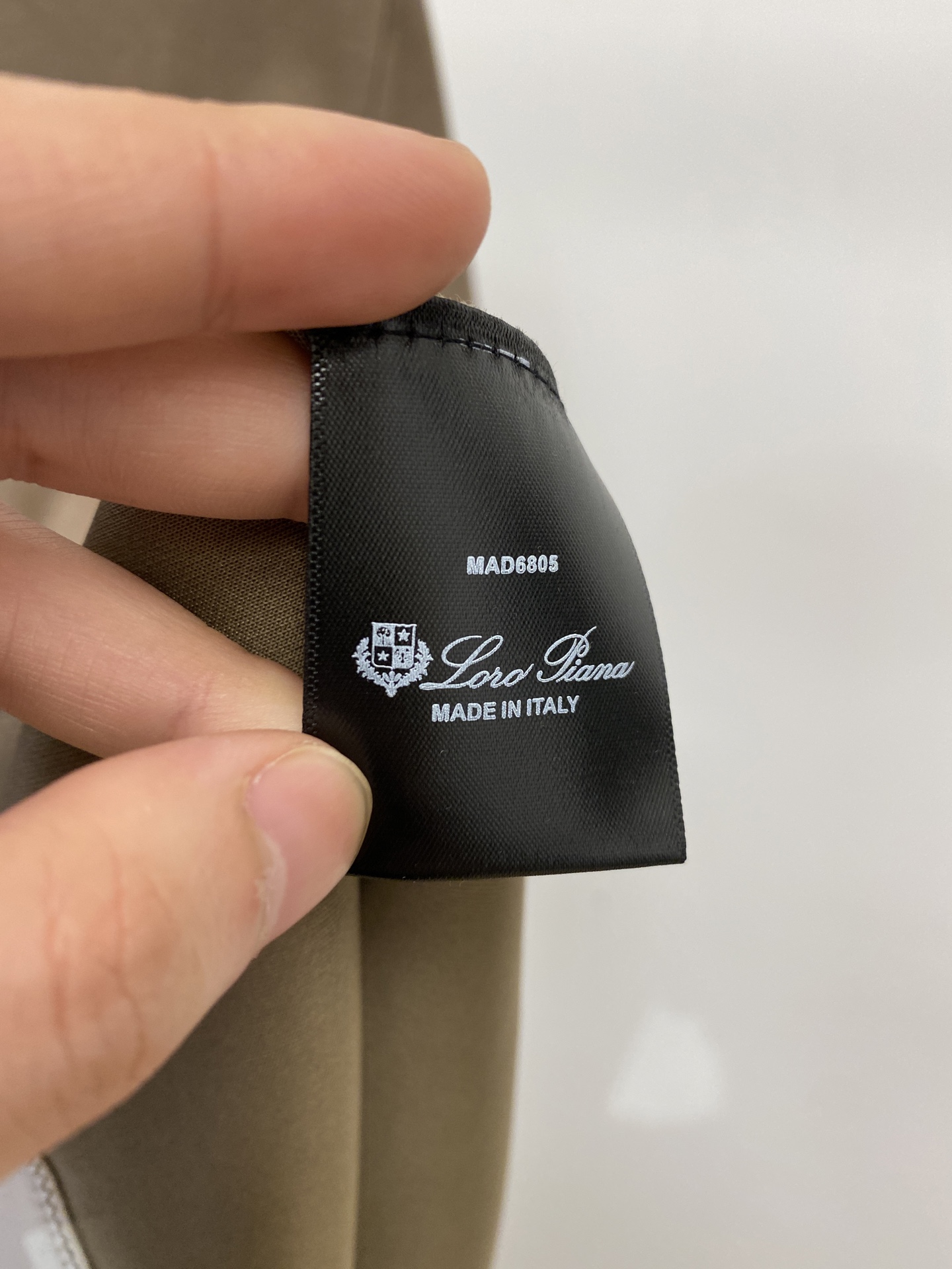 Loro Piana、2026新品短袖T恤，帅气时尚，简约百搭款。胸前精致刺绣字母Logo，面料棉 不仅