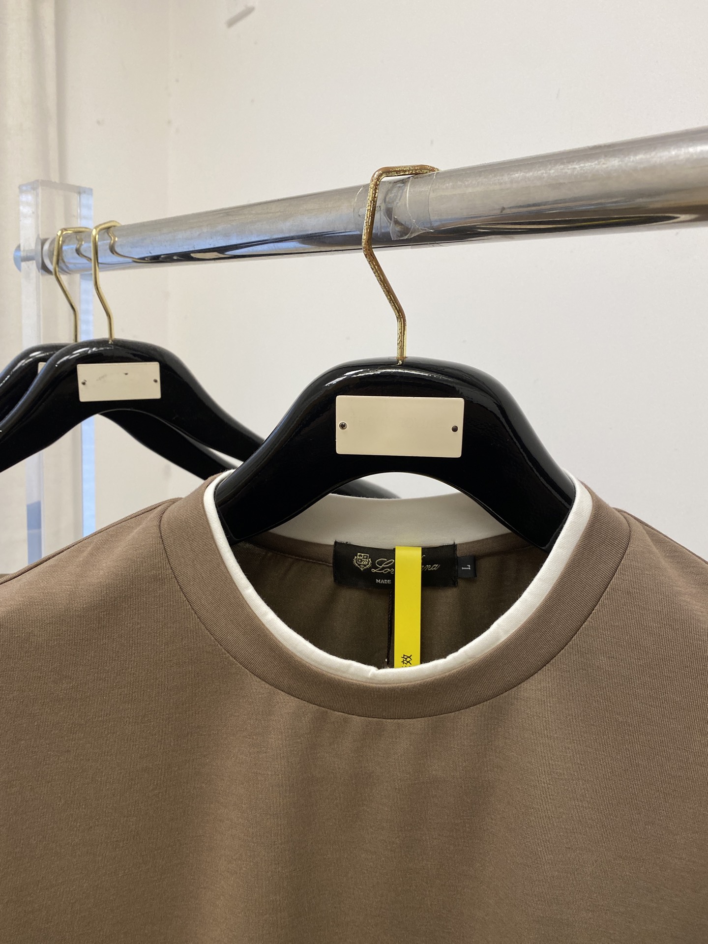 Loro Piana、2026新品短袖T恤，帅气时尚，简约百搭款。胸前精致刺绣字母Logo，面料棉 不仅