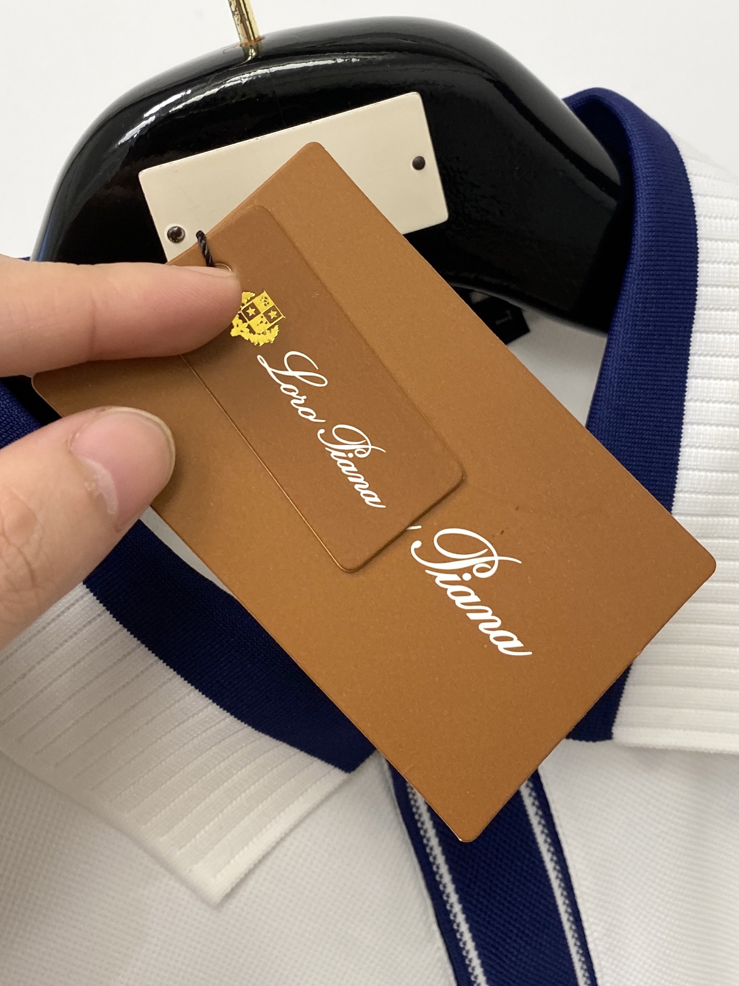 Loro Piana、2026新品短袖T恤，帅气时尚，简约百搭款。胸前精致刺绣图案字母Logo，面料棉 