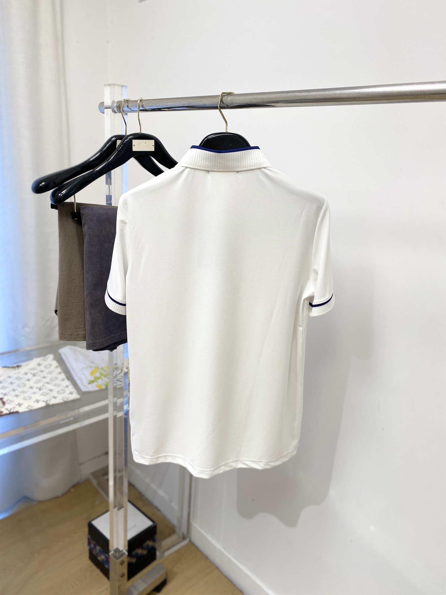 Loro Piana、2026新品短袖T恤，帅气时尚，简约百搭款。胸前精致刺绣图案字母Logo，面料棉 