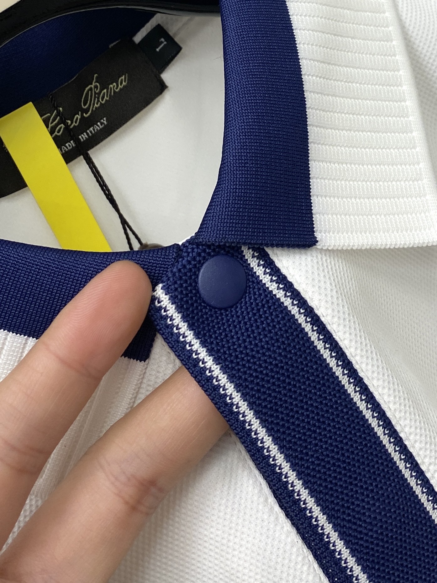 Loro Piana、2026新品短袖T恤，帅气时尚，简约百搭款。胸前精致刺绣图案字母Logo，面料棉 