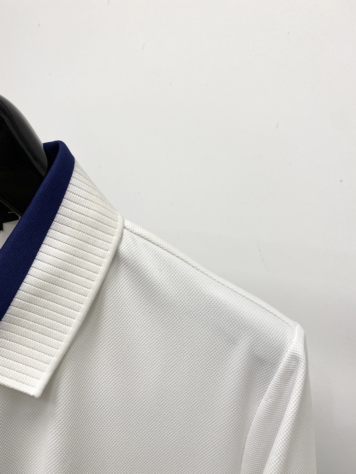 Loro Piana、2026新品短袖T恤，帅气时尚，简约百搭款。胸前精致刺绣图案字母Logo，面料棉 