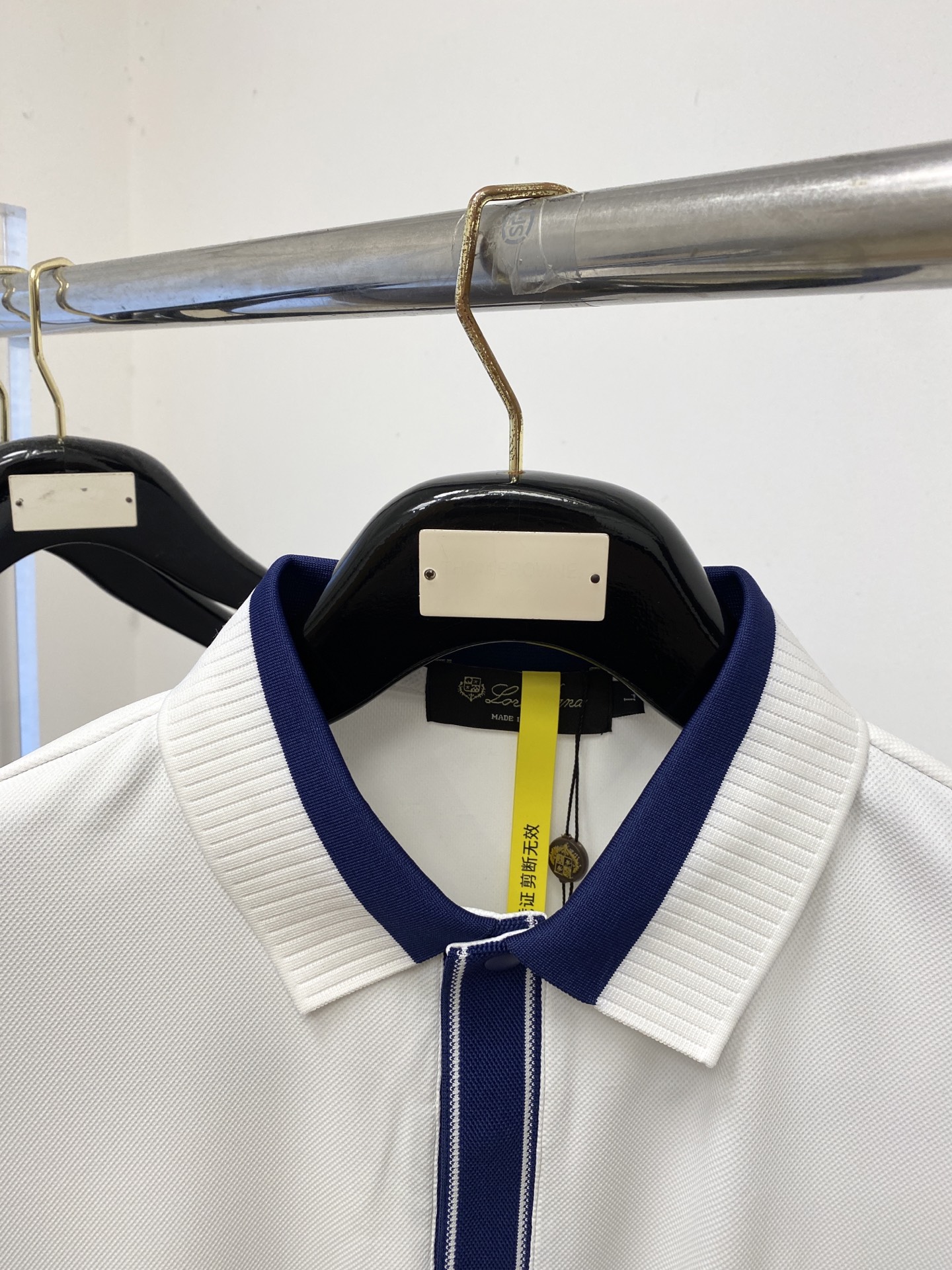 Loro Piana、2026新品短袖T恤，帅气时尚，简约百搭款。胸前精致刺绣图案字母Logo，面料棉 