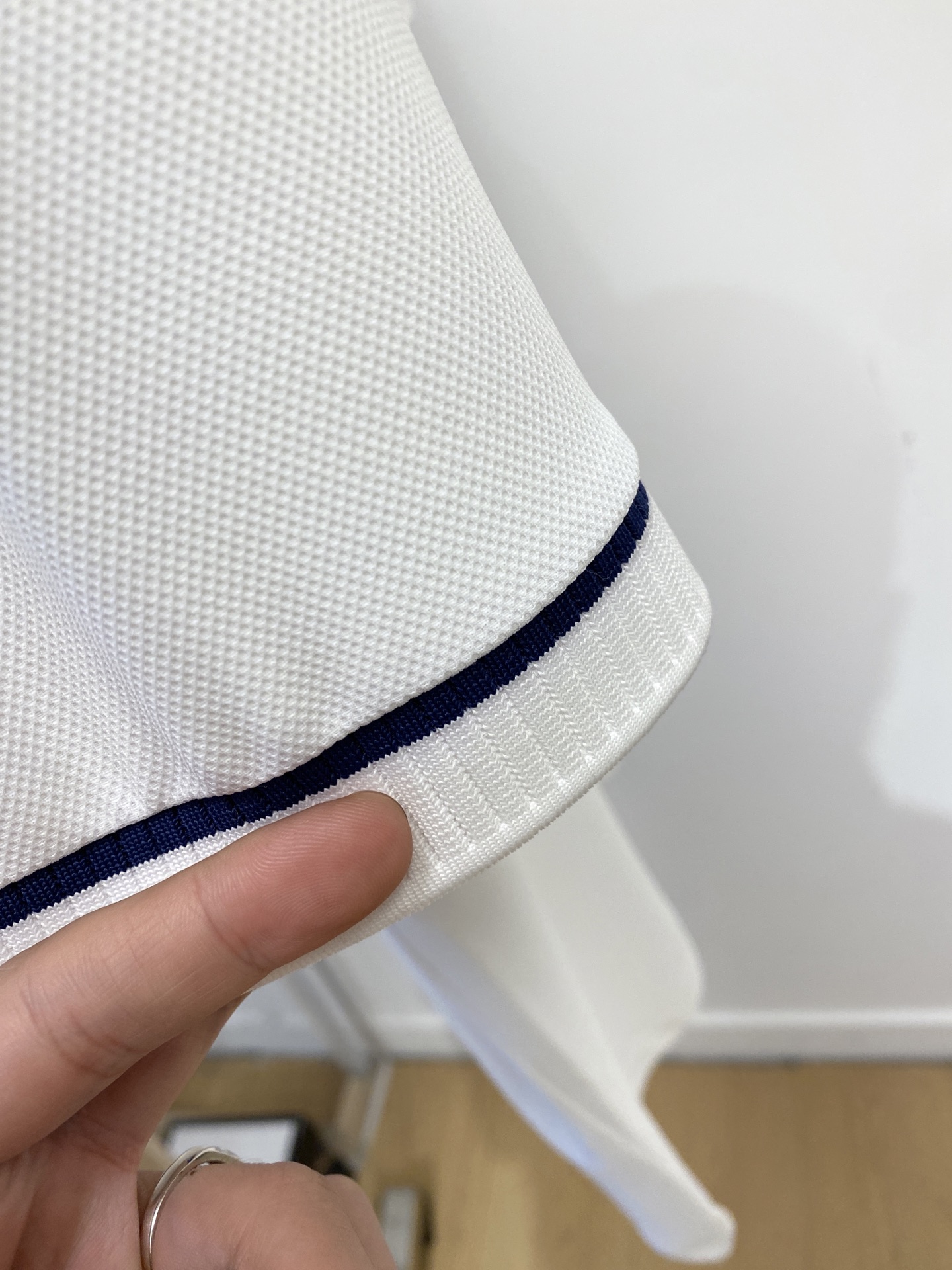 Loro Piana、2026新品短袖T恤，帅气时尚，简约百搭款。胸前精致刺绣图案字母Logo，面料棉 