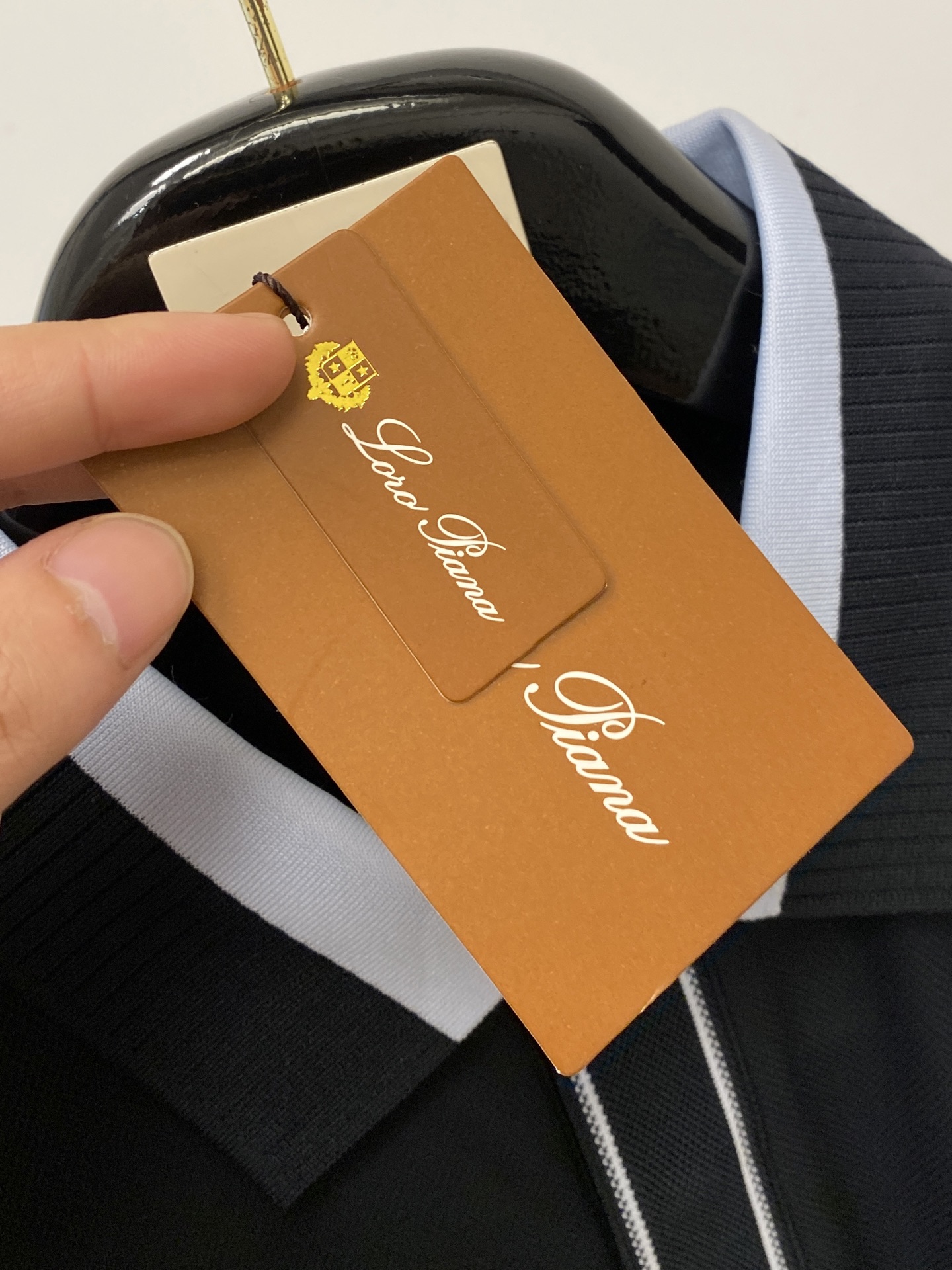 Loro Piana、2026新品短袖T恤，帅气时尚，简约百搭款。胸前精致刺绣图案字母Logo，面料棉 