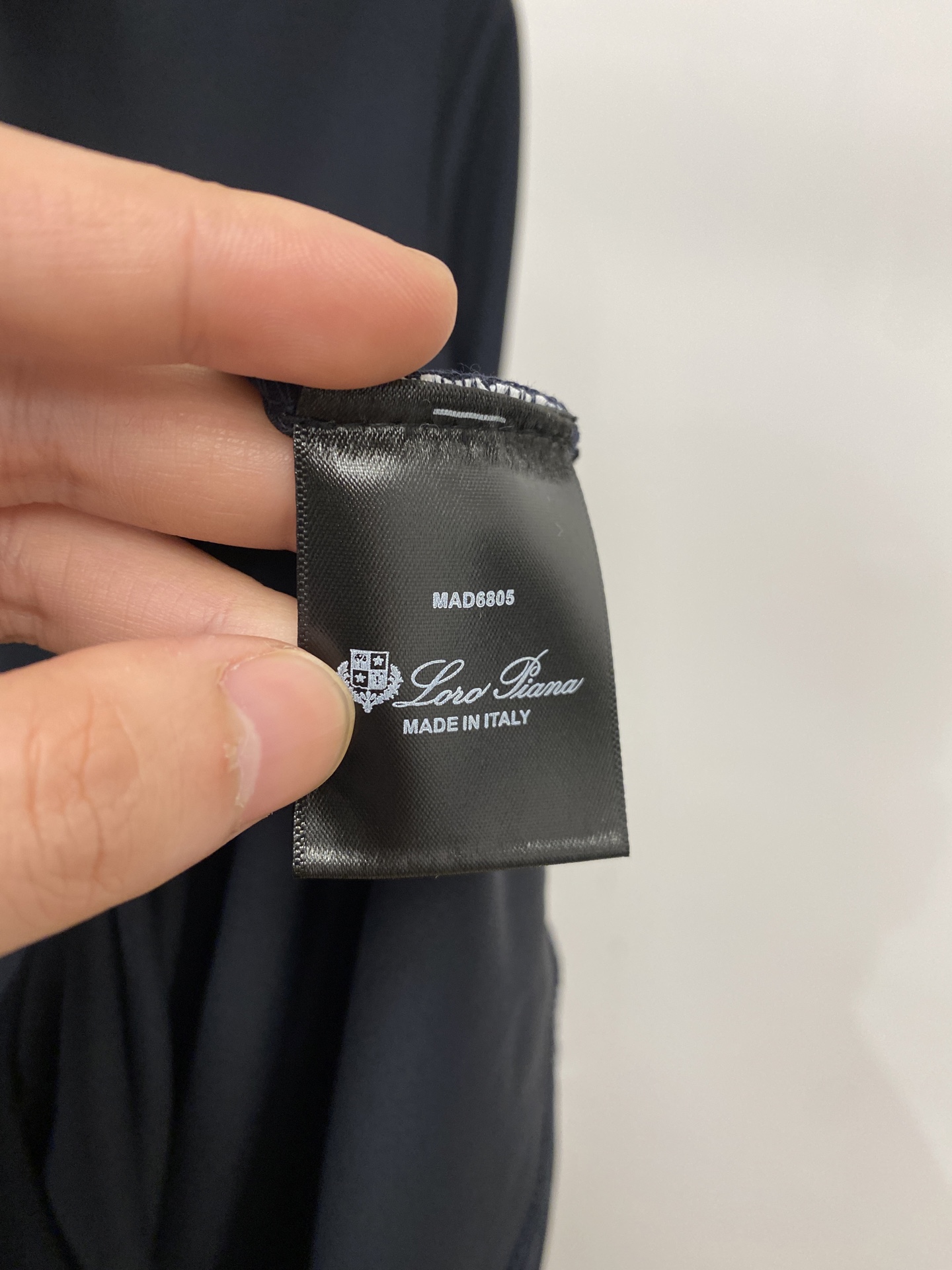 Loro Piana、2026新品短袖T恤，帅气时尚，简约百搭款。胸前精致刺绣图案字母Logo，面料棉 