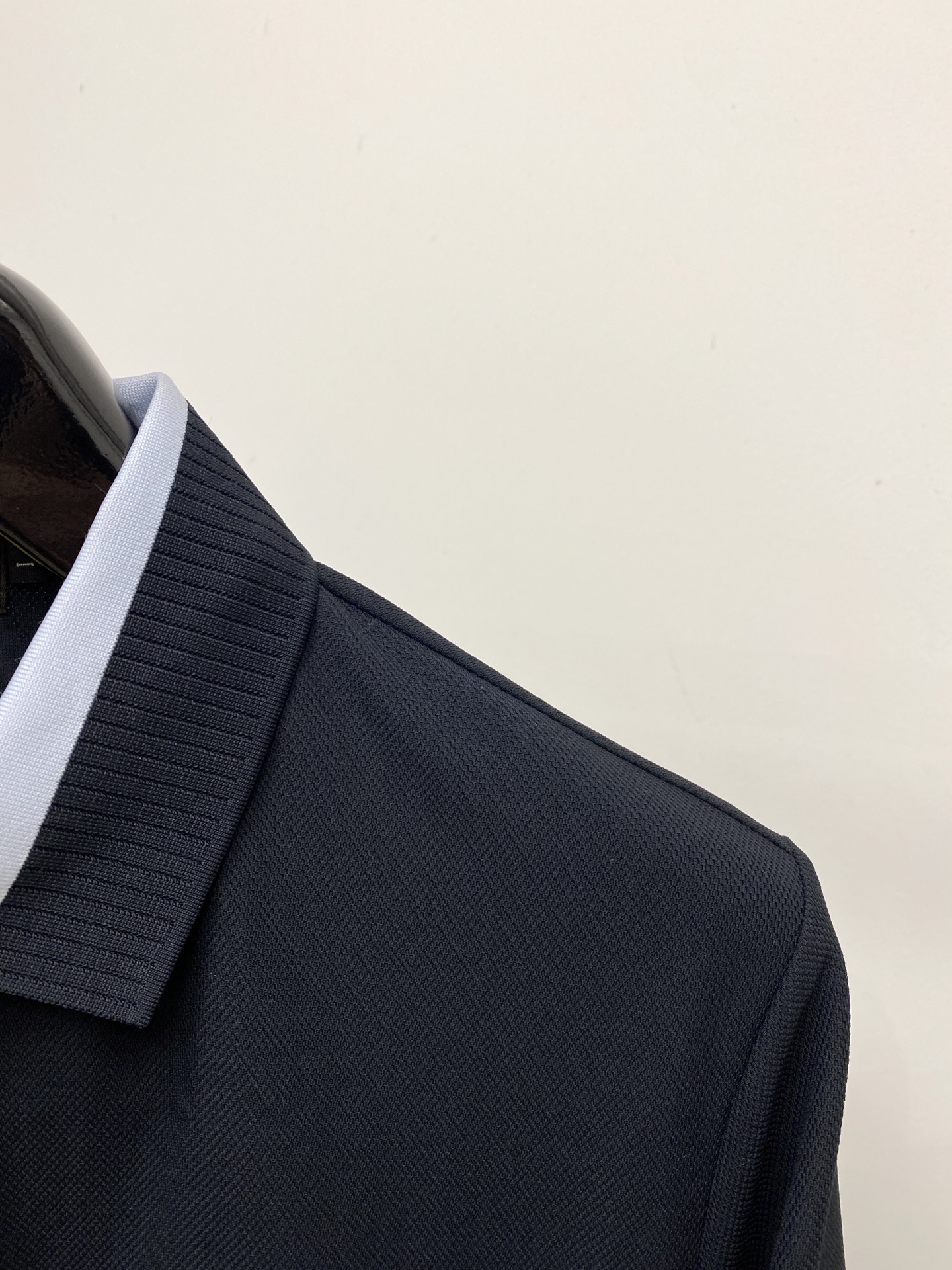 Loro Piana、2026新品短袖T恤，帅气时尚，简约百搭款。胸前精致刺绣图案字母Logo，面料棉 