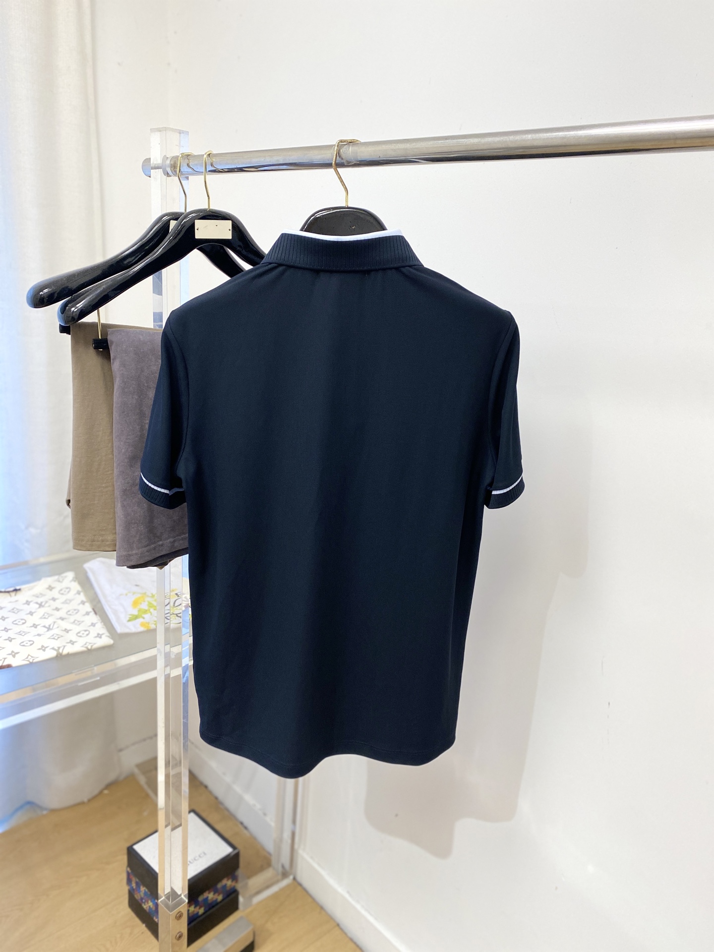 Loro Piana、2026新品短袖T恤，帅气时尚，简约百搭款。胸前精致刺绣图案字母Logo，面料棉 