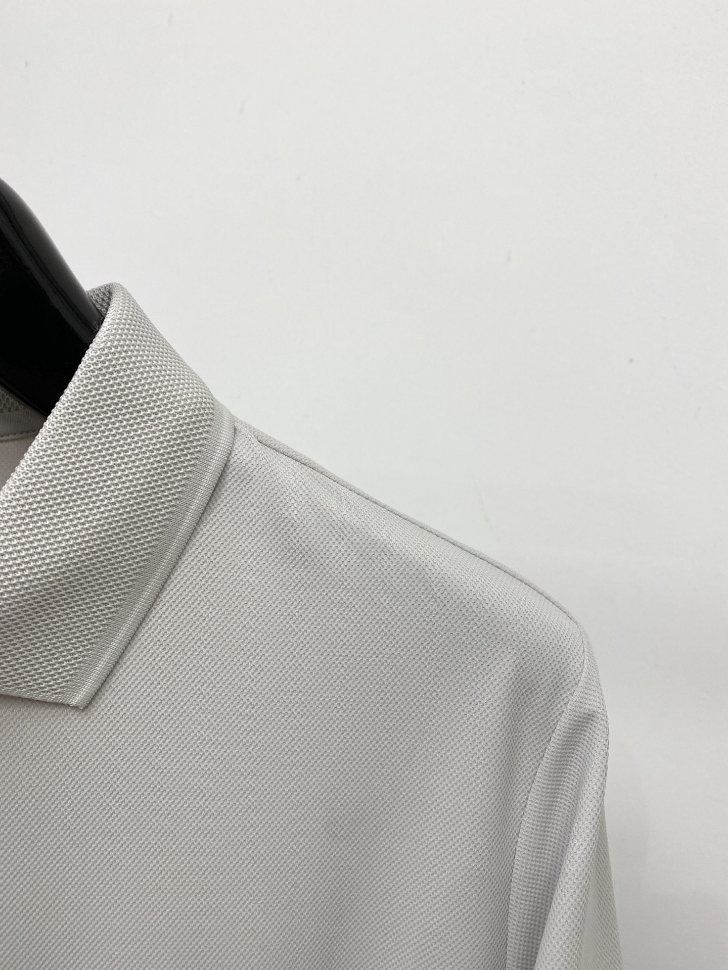 Brunello Cucinelli、2026新品短袖T恤，帅气时尚，简约百搭款。胸前精致刺绣图案log