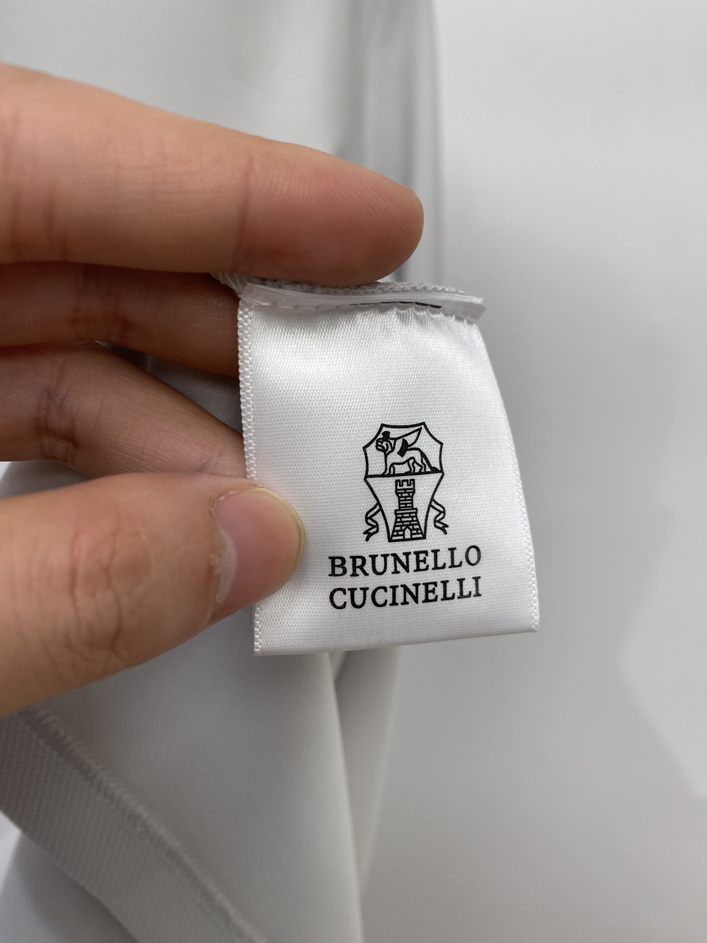Brunello Cucinelli、2026新品短袖T恤，帅气时尚，简约百搭款。胸前精致刺绣图案log
