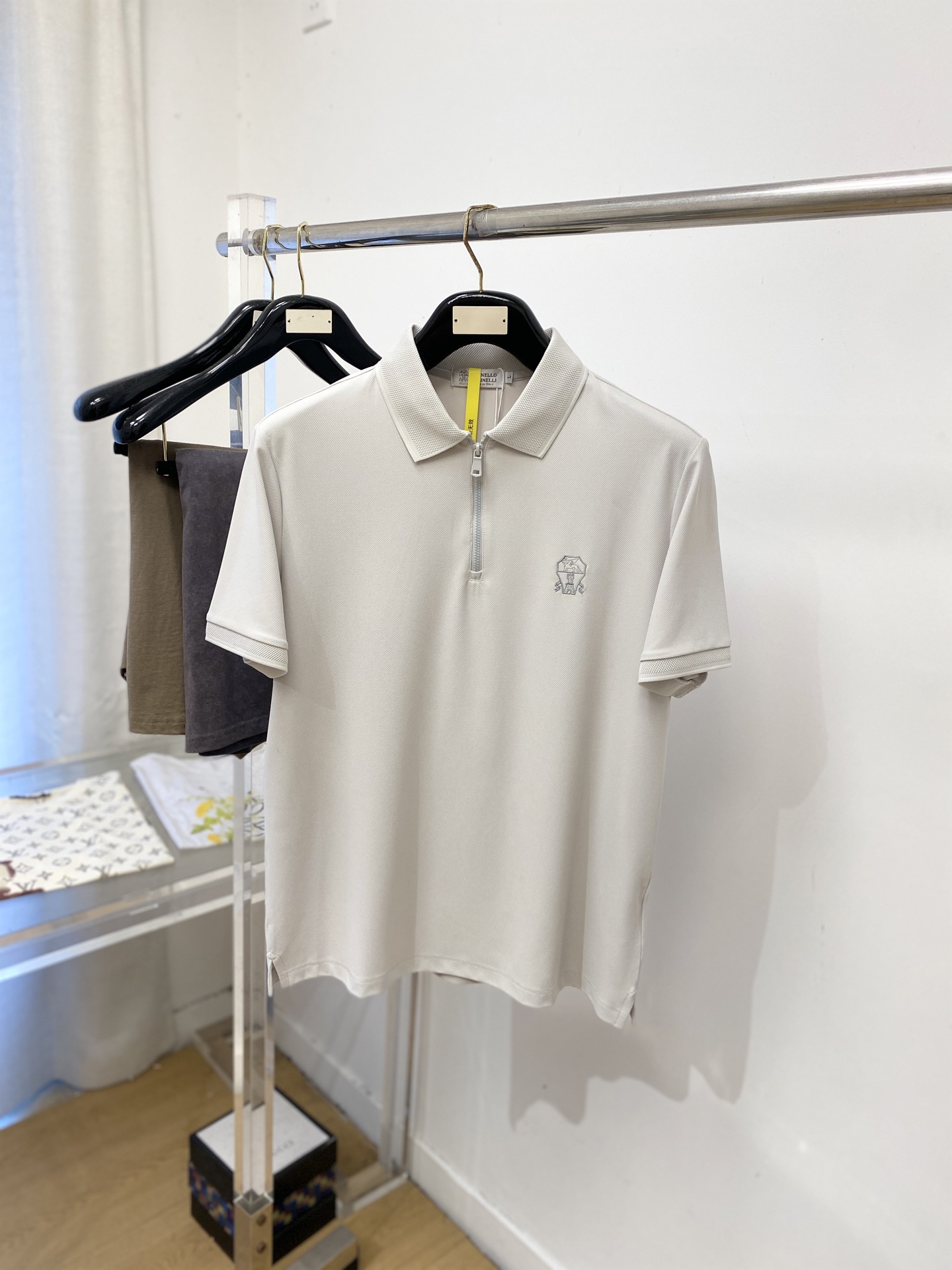 Brunello Cucinelli、2026新品短袖T恤，帅气时尚，简约百搭款。胸前精致刺绣图案log