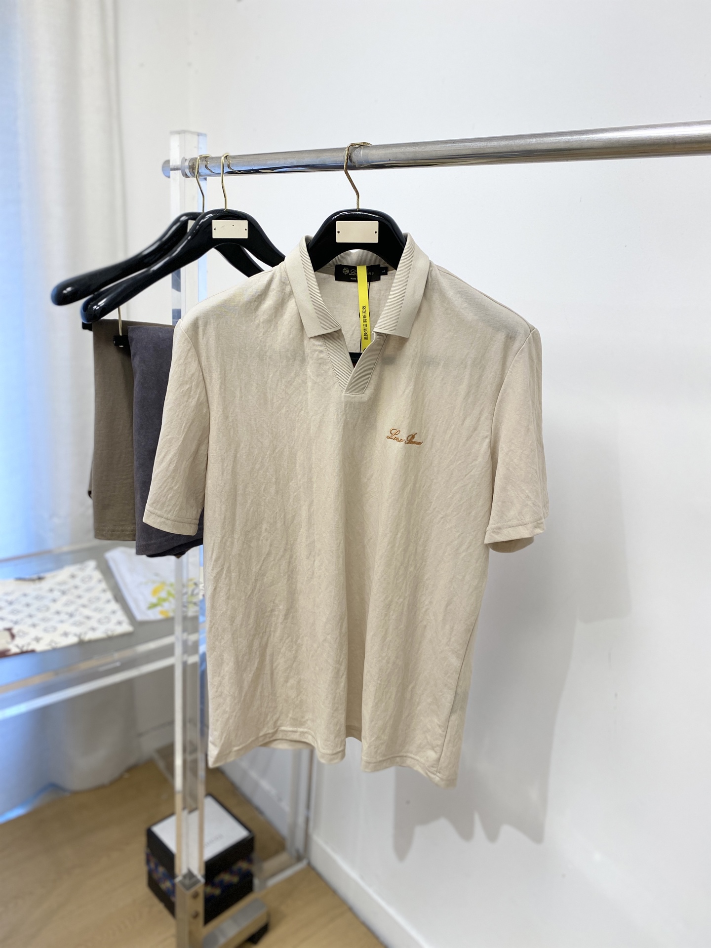 Loro Piana、2026新品短袖T恤，帅气时尚，简约百搭款。胸前精致刺绣字母Logo，面料棉 不仅