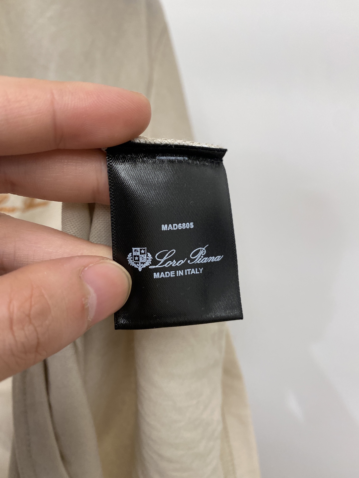 Loro Piana、2026新品短袖T恤，帅气时尚，简约百搭款。胸前精致刺绣字母Logo，面料棉 不仅
