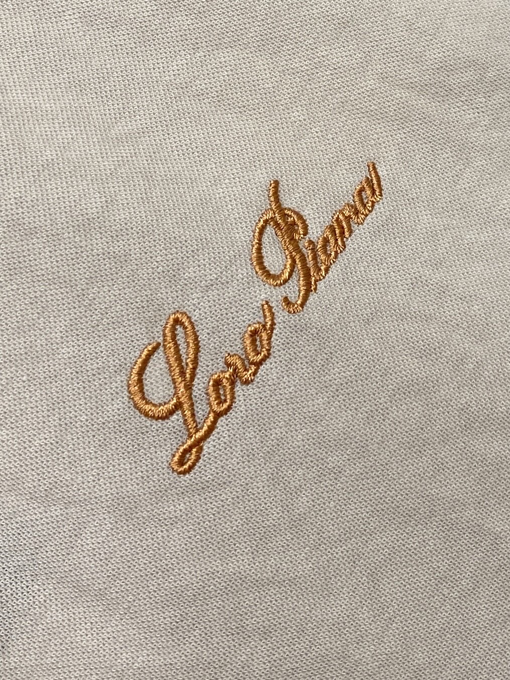 Loro Piana、2026新品短袖T恤，帅气时尚，简约百搭款。胸前精致刺绣字母Logo，面料棉 不仅