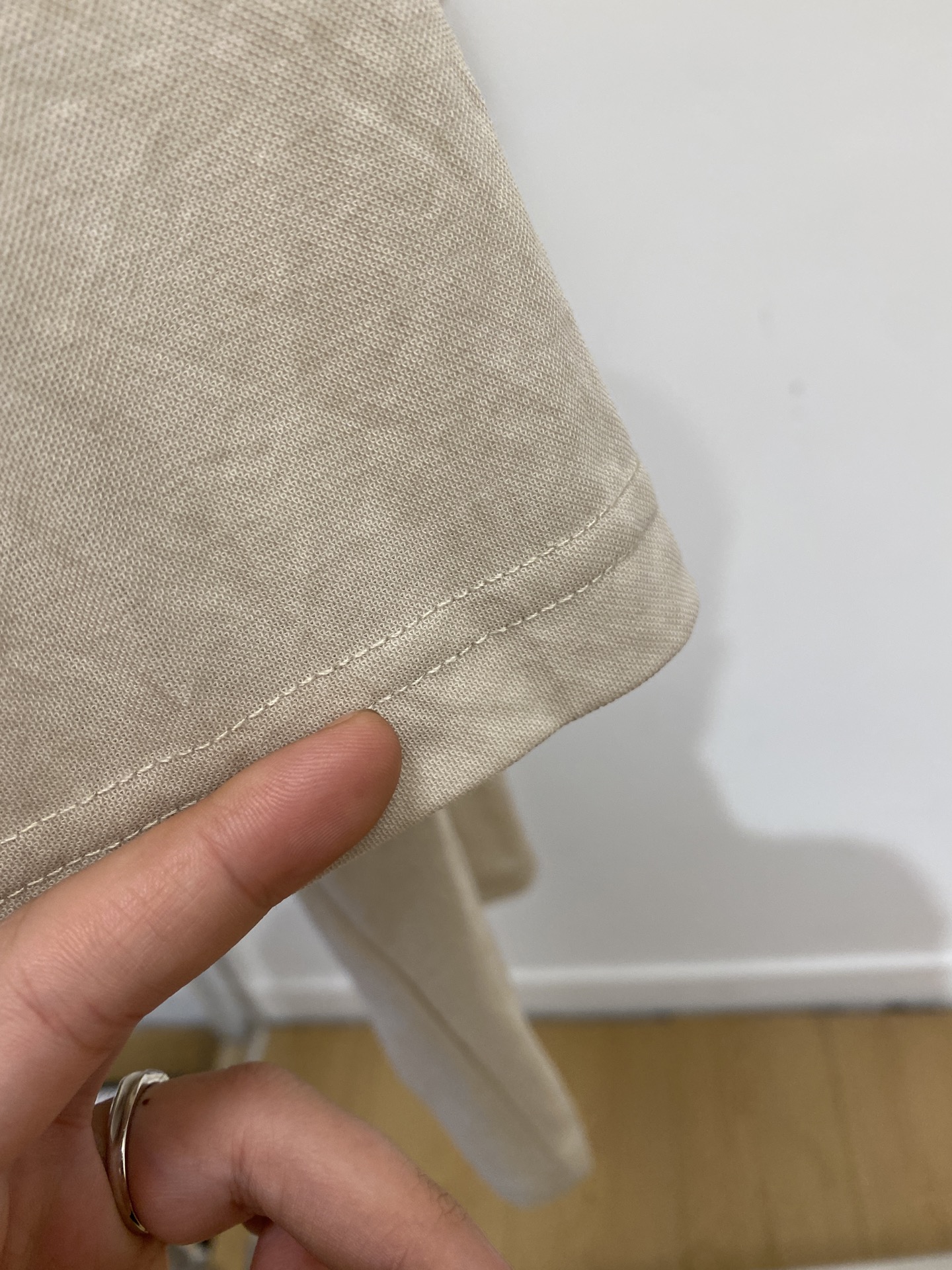 Loro Piana、2026新品短袖T恤，帅气时尚，简约百搭款。胸前精致刺绣字母Logo，面料棉 不仅