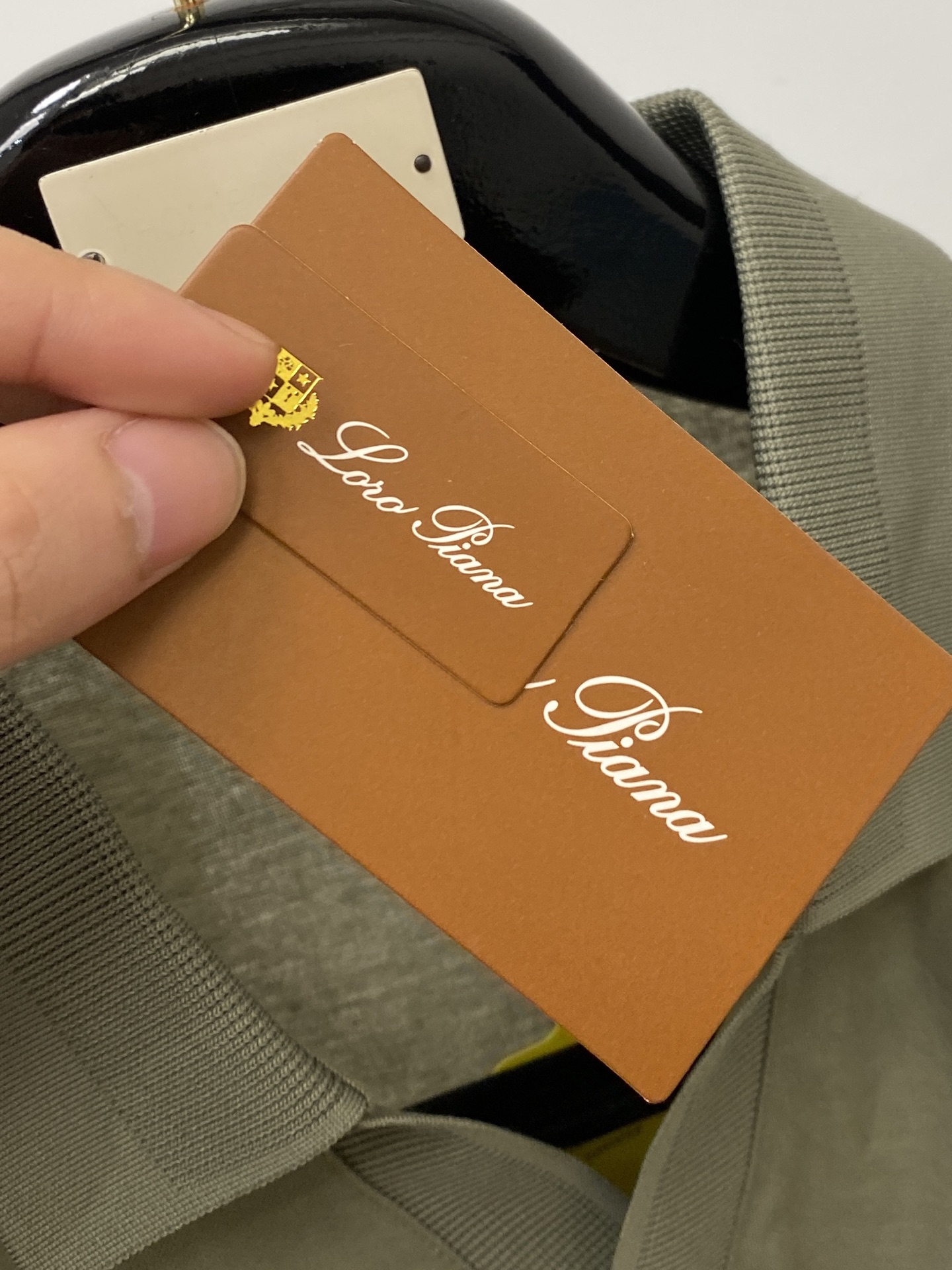 Loro Piana、2026新品短袖T恤，帅气时尚，简约百搭款。胸前精致刺绣字母Logo，面料棉 不仅