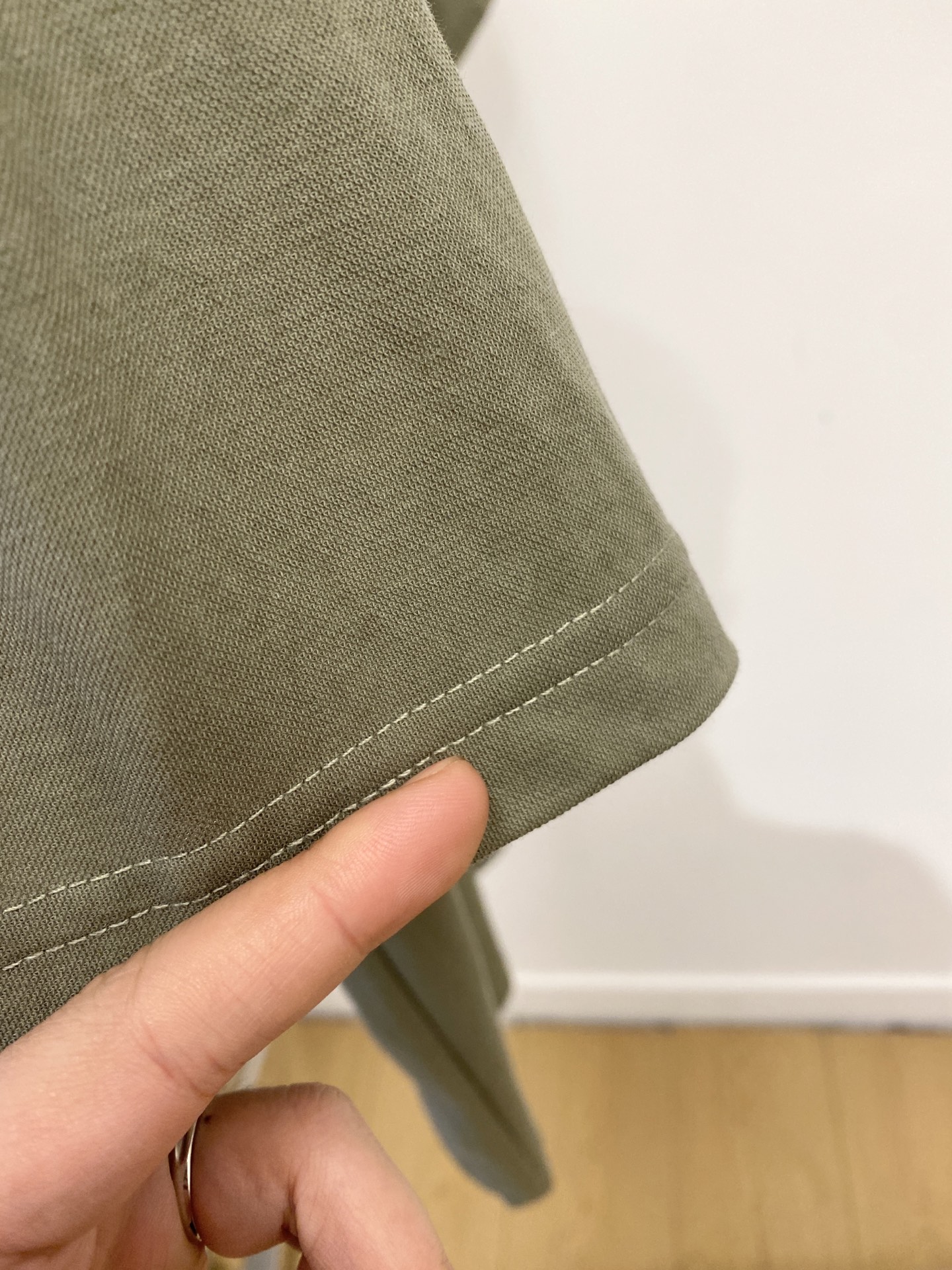 Loro Piana、2026新品短袖T恤，帅气时尚，简约百搭款。胸前精致刺绣字母Logo，面料棉 不仅