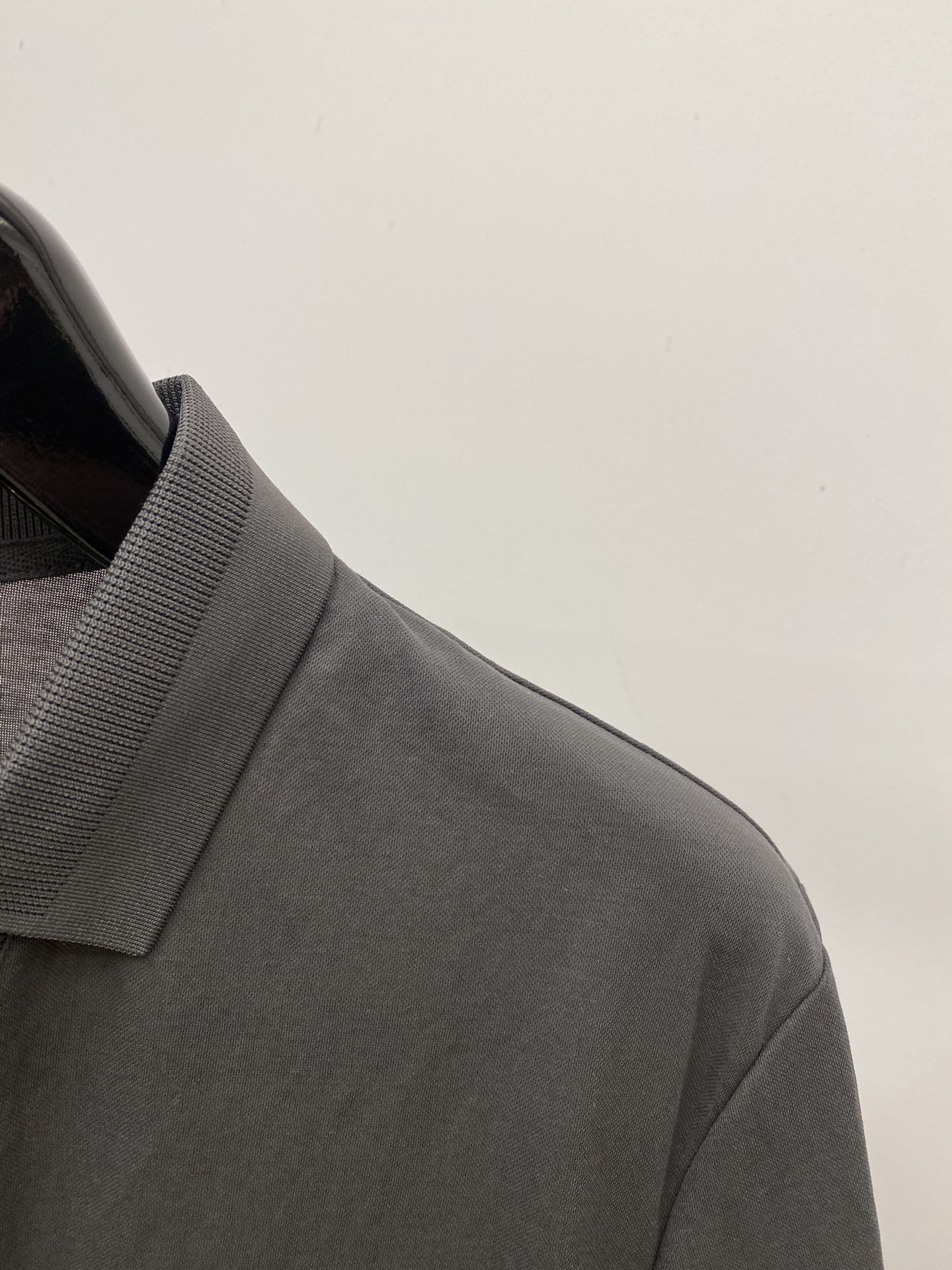 Loro Piana、2026新品短袖T恤，帅气时尚，简约百搭款。胸前精致刺绣字母Logo，面料棉 不仅