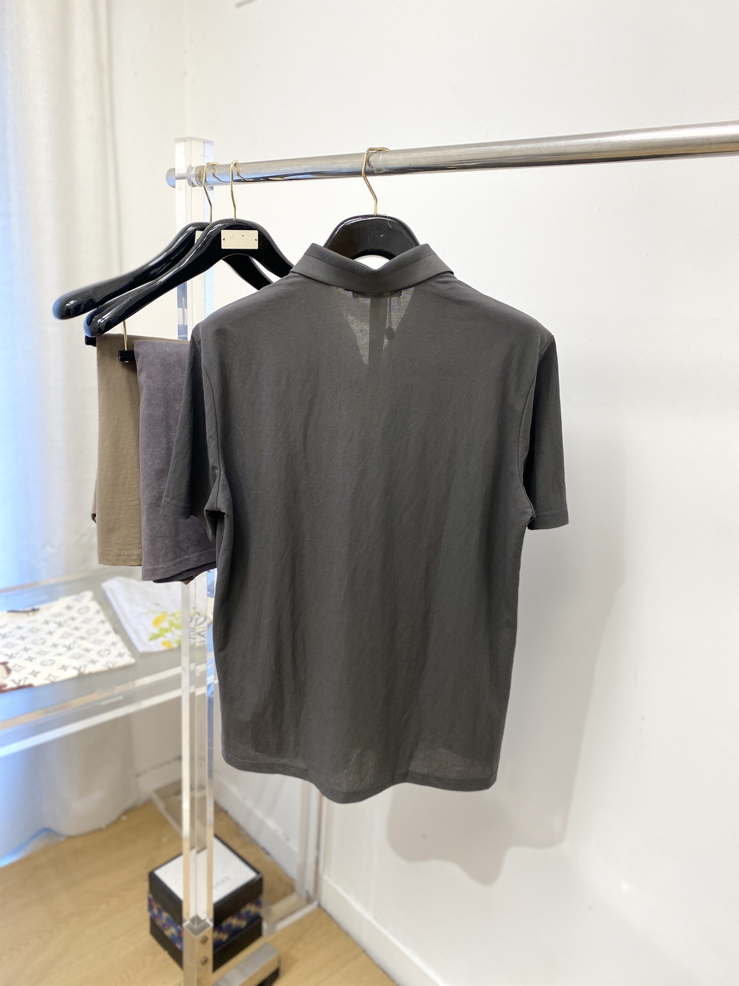 Loro Piana、2026新品短袖T恤，帅气时尚，简约百搭款。胸前精致刺绣字母Logo，面料棉 不仅