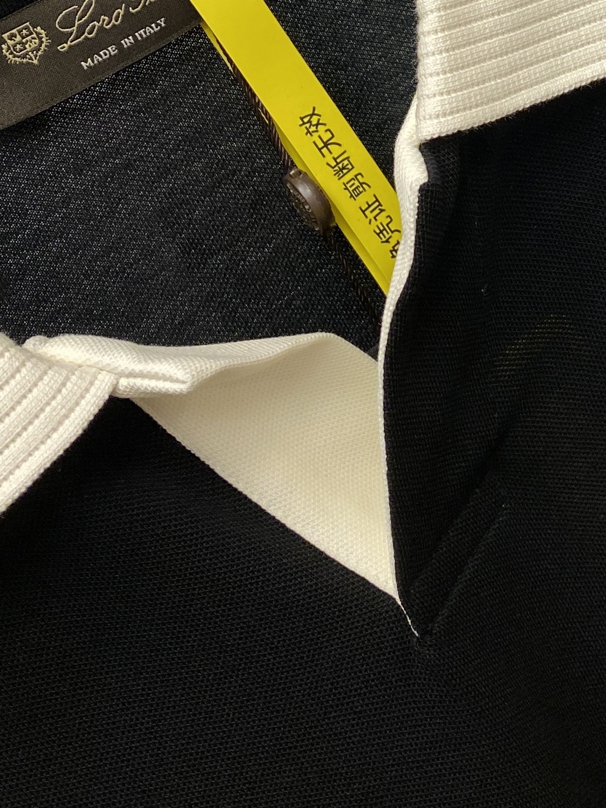 Loro Piana、2026新品短袖T恤，帅气时尚，简约百搭款。胸前精致刺绣字母Logo，面料棉 不仅