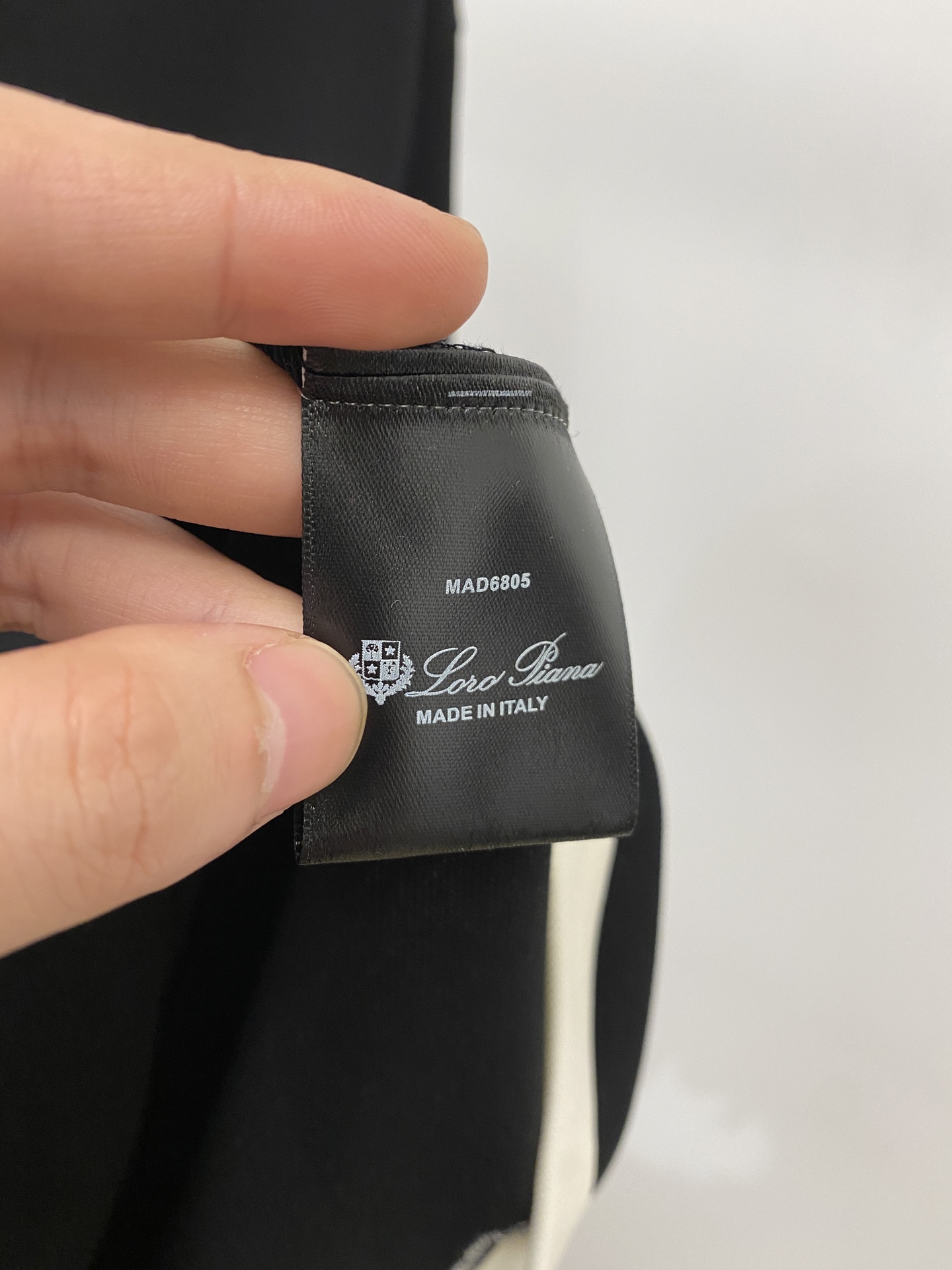 Loro Piana、2026新品短袖T恤，帅气时尚，简约百搭款。胸前精致刺绣字母Logo，面料棉 不仅